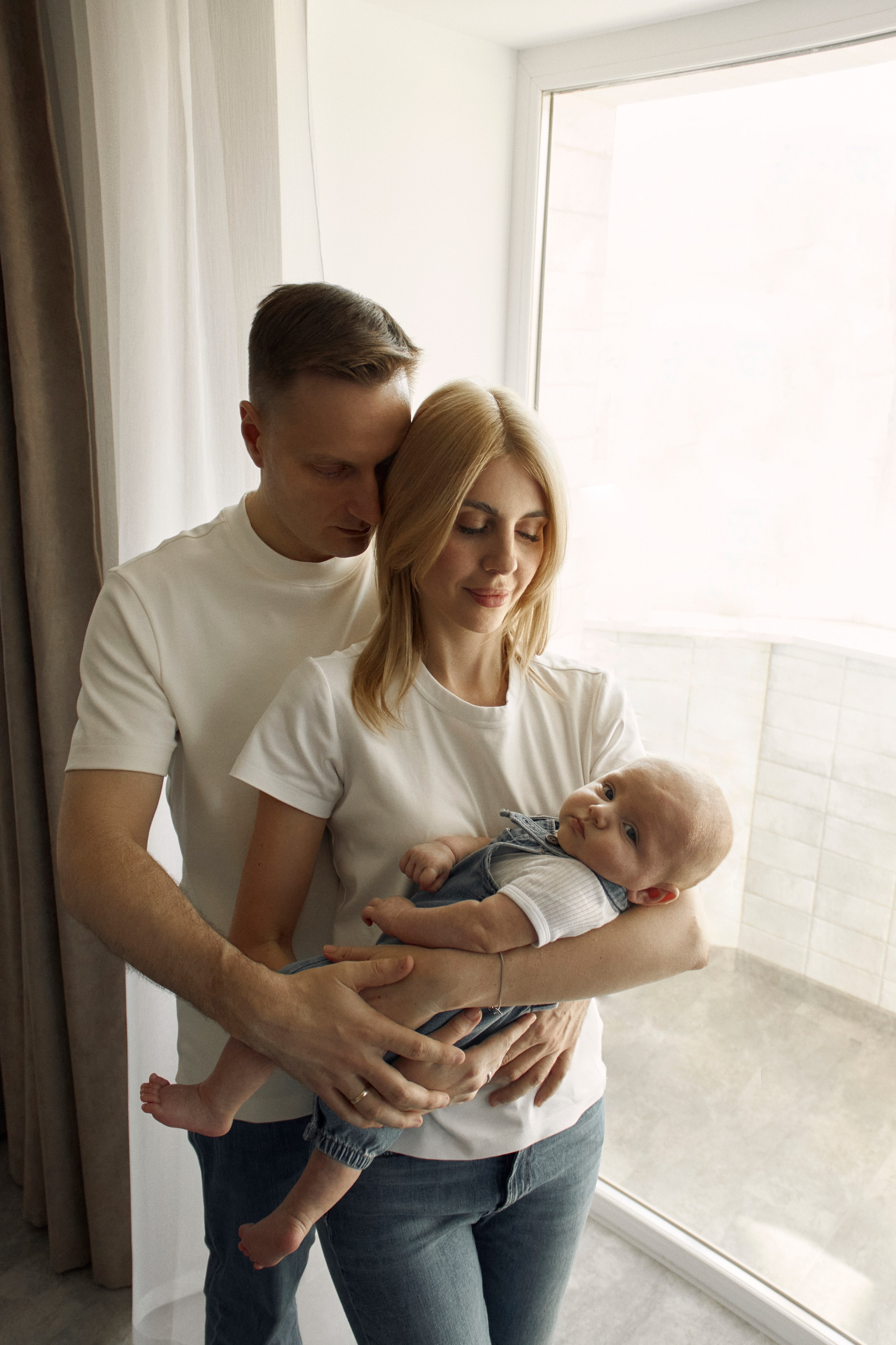 семейная пара с ребенком