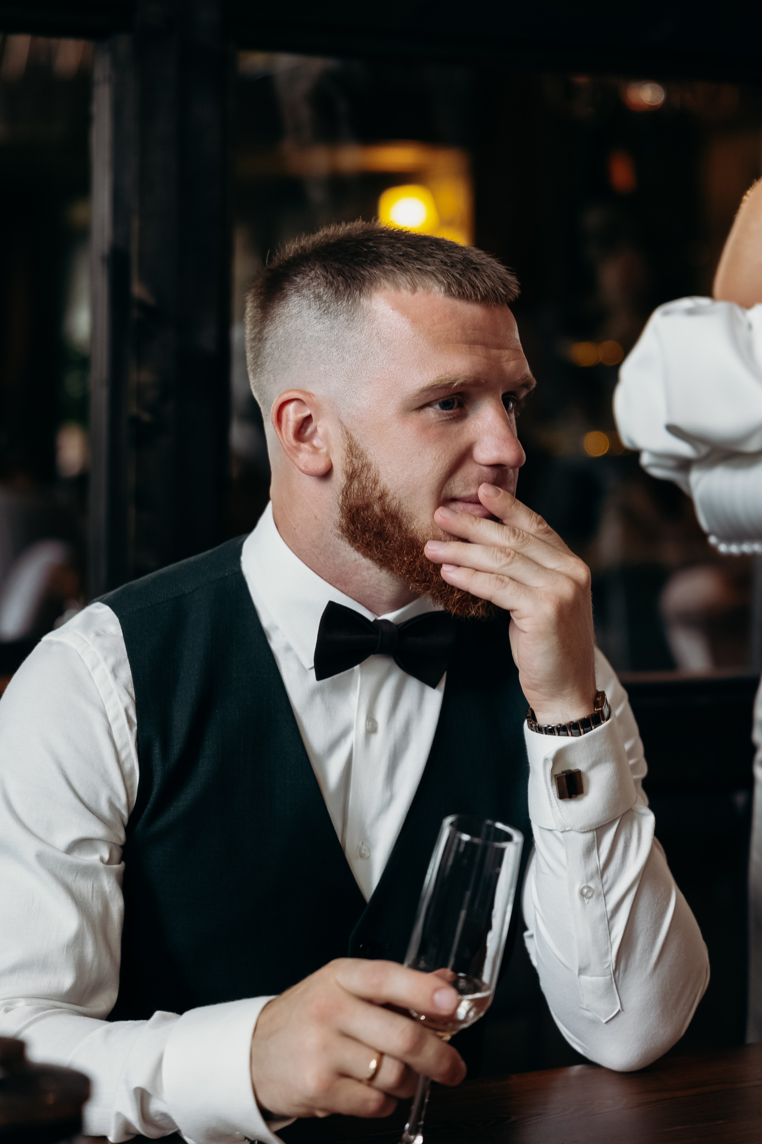 Александр и Елена (сборы, ресторан). Фотограф свадебный семейный в Красноярске Шукшина Наталья