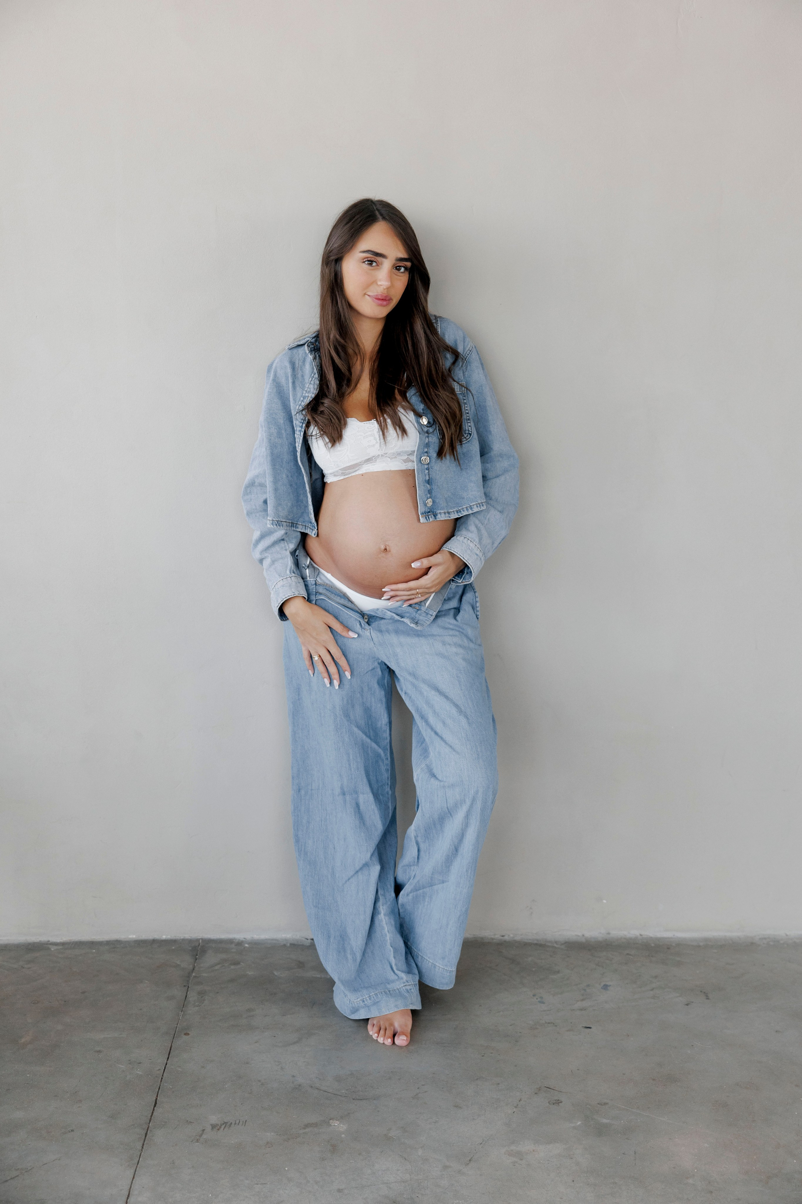 Pregnancy photoshoot inside the studio in Tel Aviv. Главная