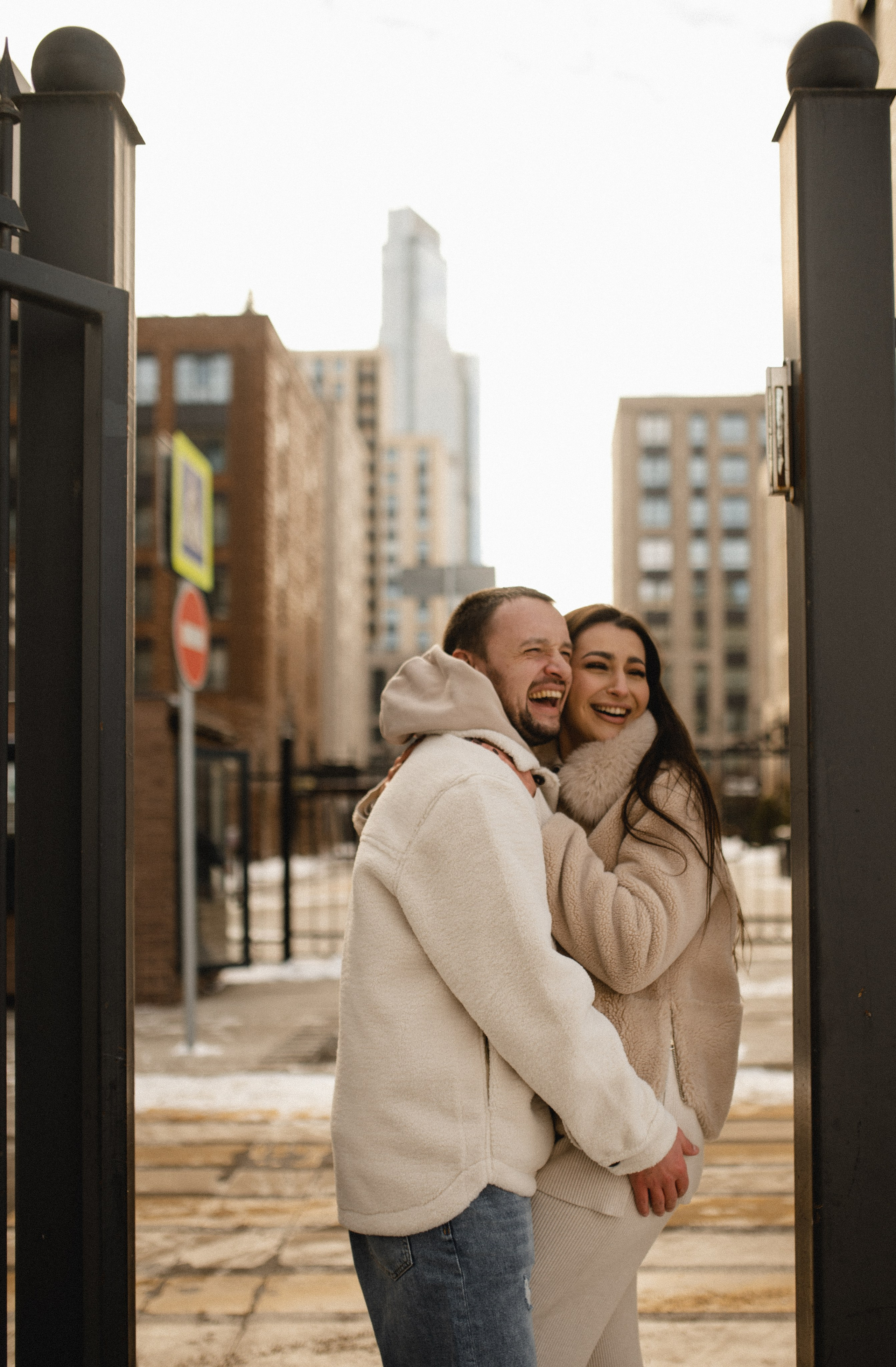 Лавстори стрит фотосессия в зимней Москве. Семейная фотосессия Бутово Москва фотограф Алина Морщагина