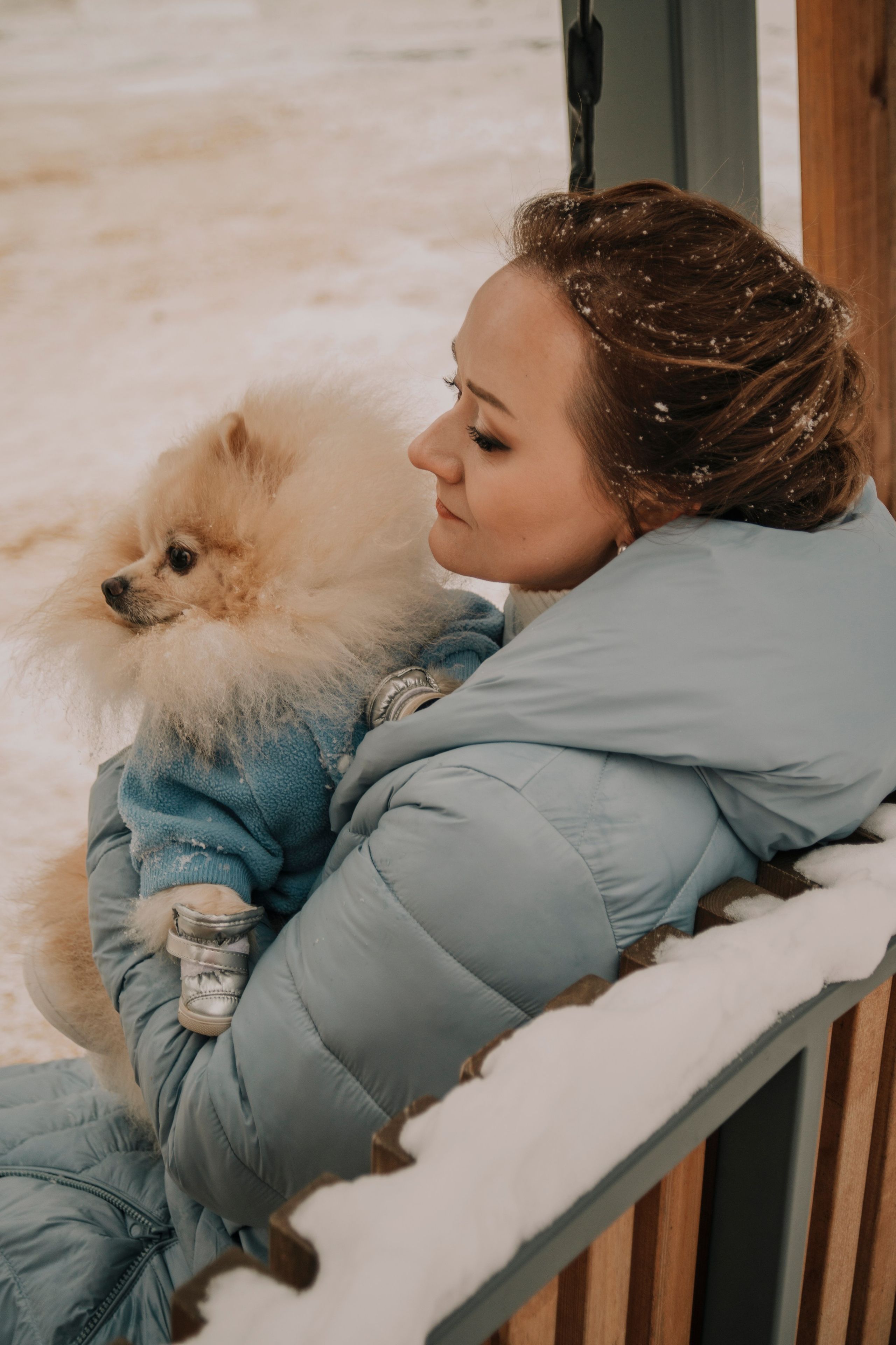 Зимняя фотосессия в парке с собакой. Фотограф Москва: тематическая фотосессия с подбором образа