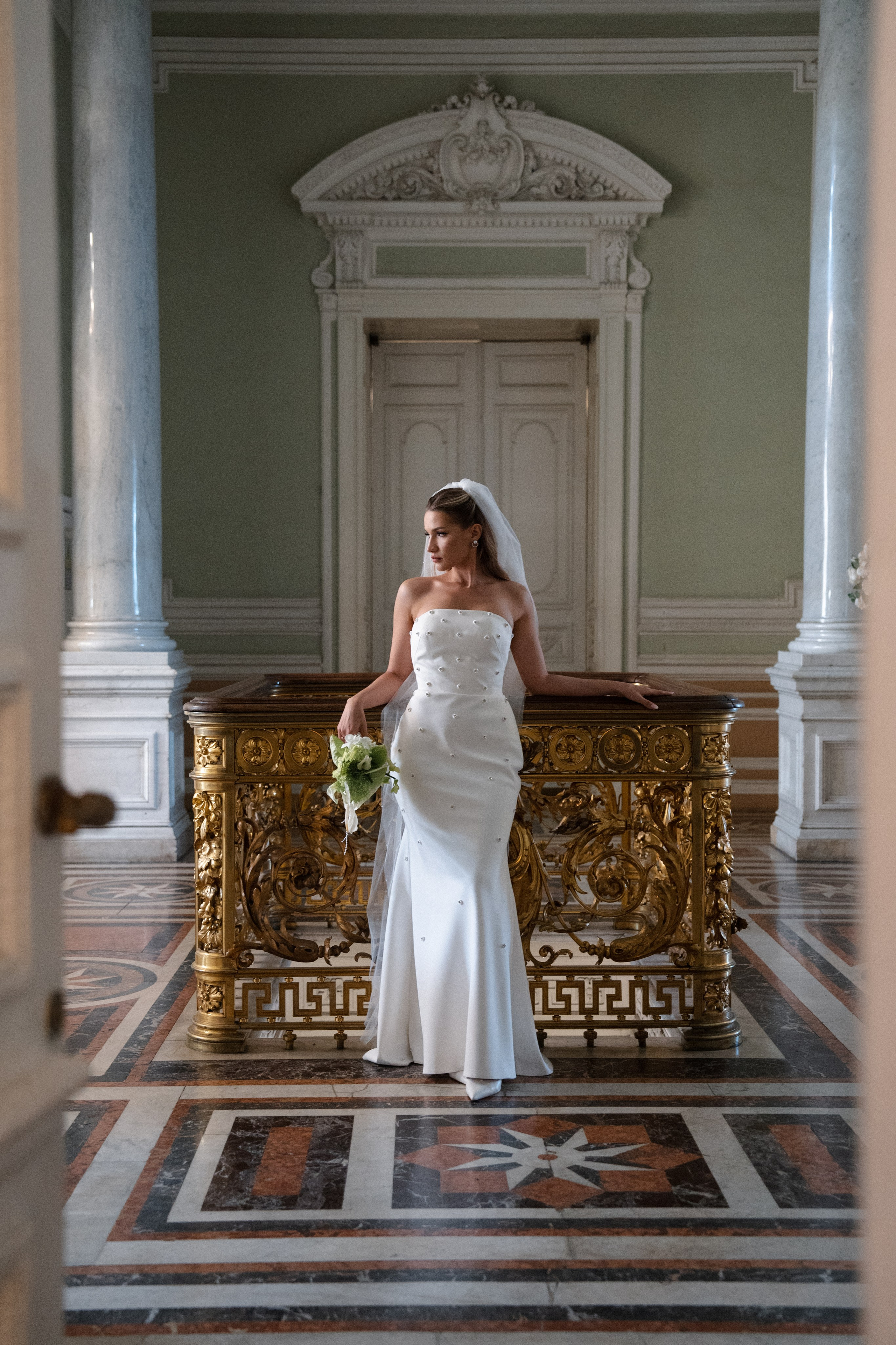 Виктория & Роман. Камерная городская свадьба в видовом ресторане в стиле современная классика. Свадебный фотограф организатор в Санкт-Петербурге Ассоль Опарина