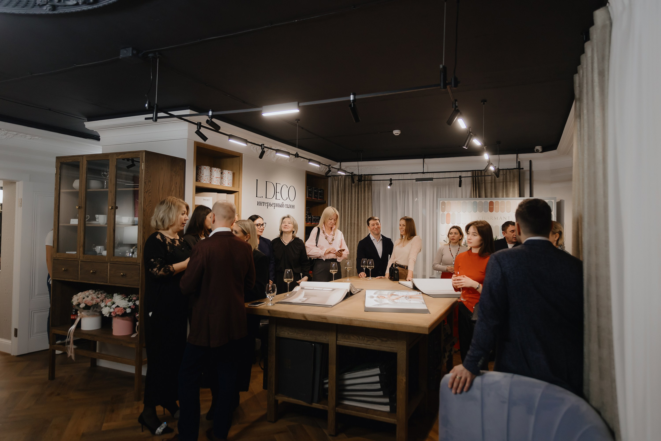 Открытие нового пространства интерьерного салона L. DECO в феврале 2025. L. Deco интерьерный салон. Краски/обои/лепной декор