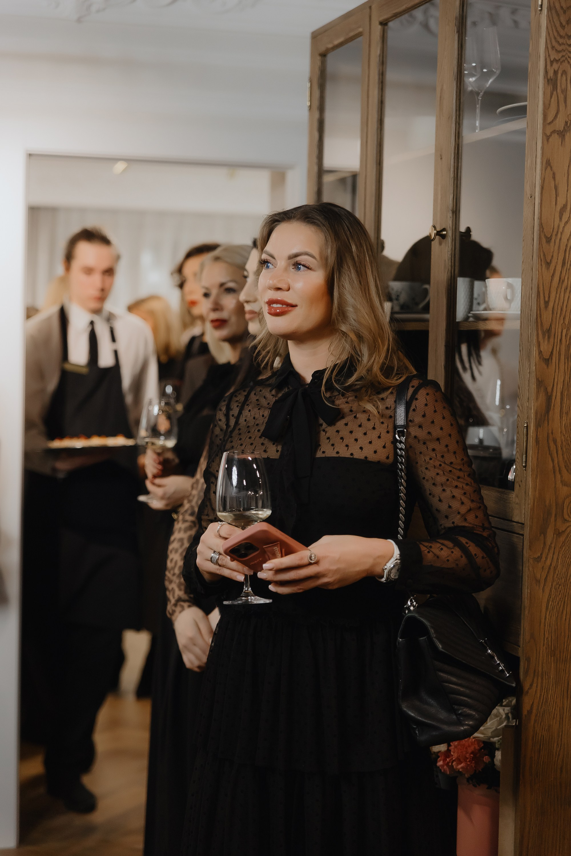 Открытие нового пространства интерьерного салона L. DECO в феврале 2025. L. Deco интерьерный салон. Краски/обои/лепной декор