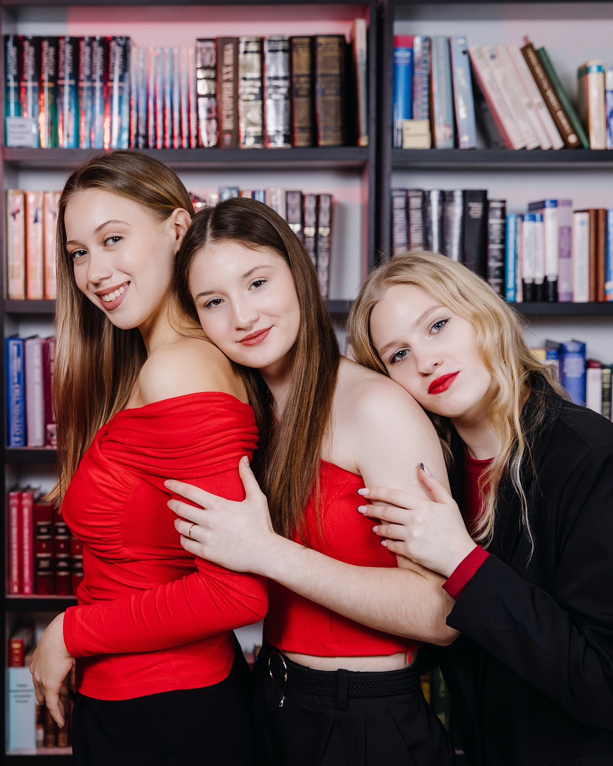 Наши фотокниги — примеры выпускных альбомов для выпускников 4,9 и 11 классов. Школьная съемка и создание выпускных альбомов в Нижнем Новгороде