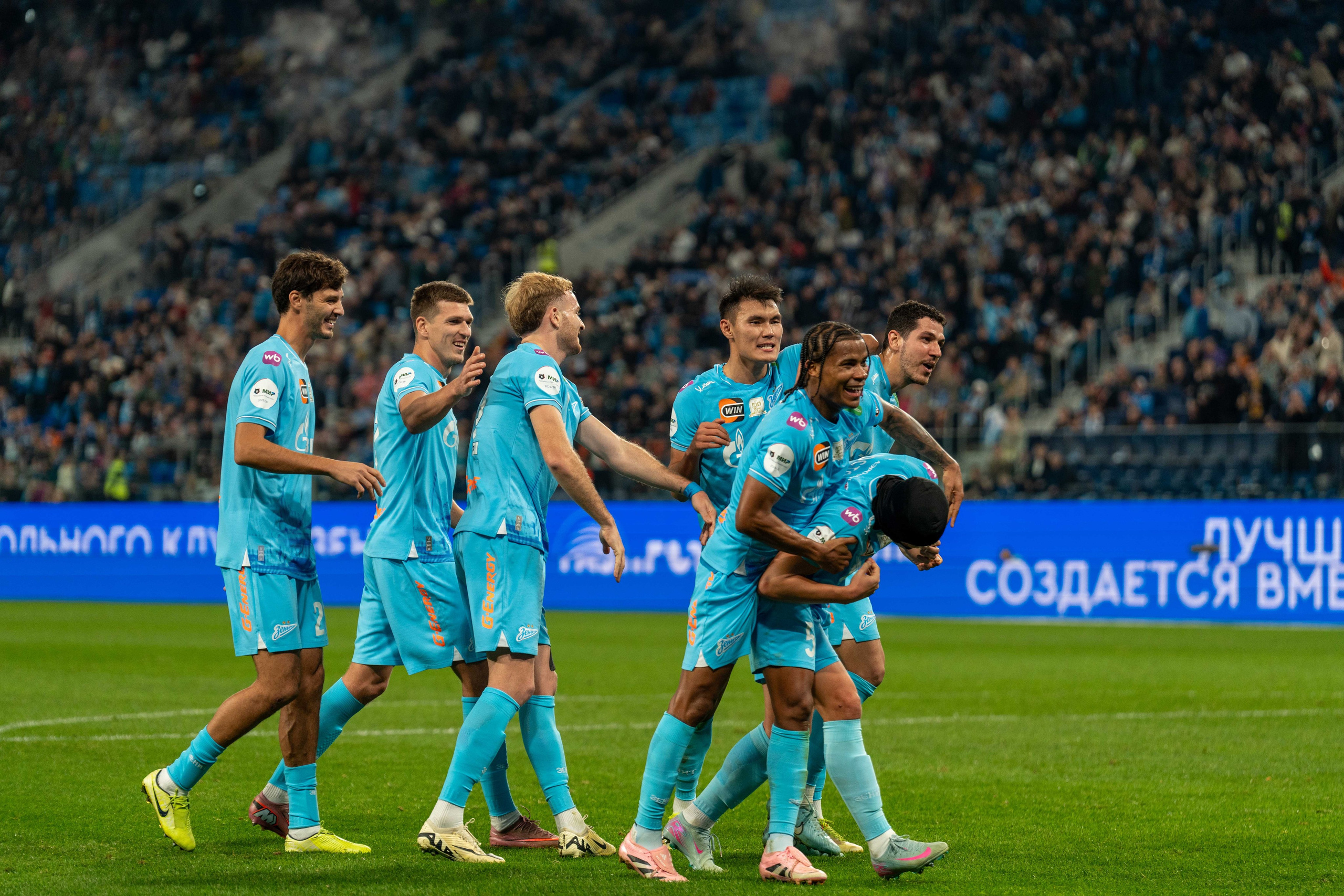 Зенит — Локомотив: фотогалерея 14-го тура РПЛ на Газпром Арене | Антон Гауф. Спортивный фотограф в Санкт-Петербурге | Антон Гауф