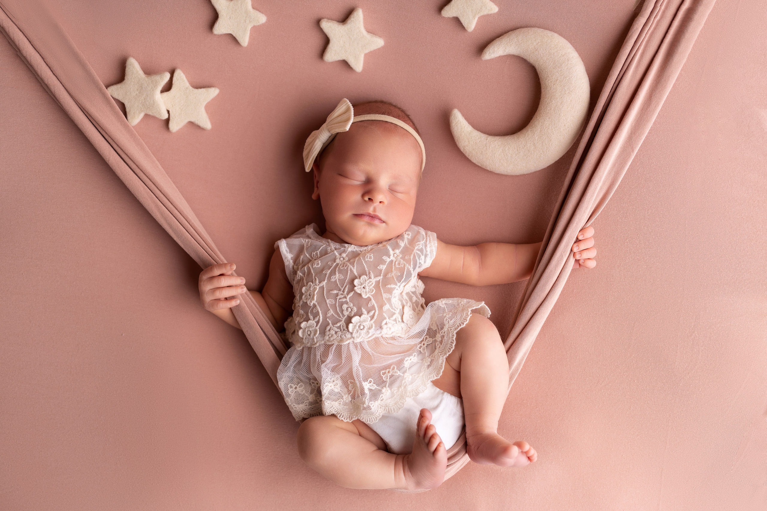 Классическая фотосессия малыша. Фотограф новорожденных малышей в Омске и Омской области Эльвира Камаева