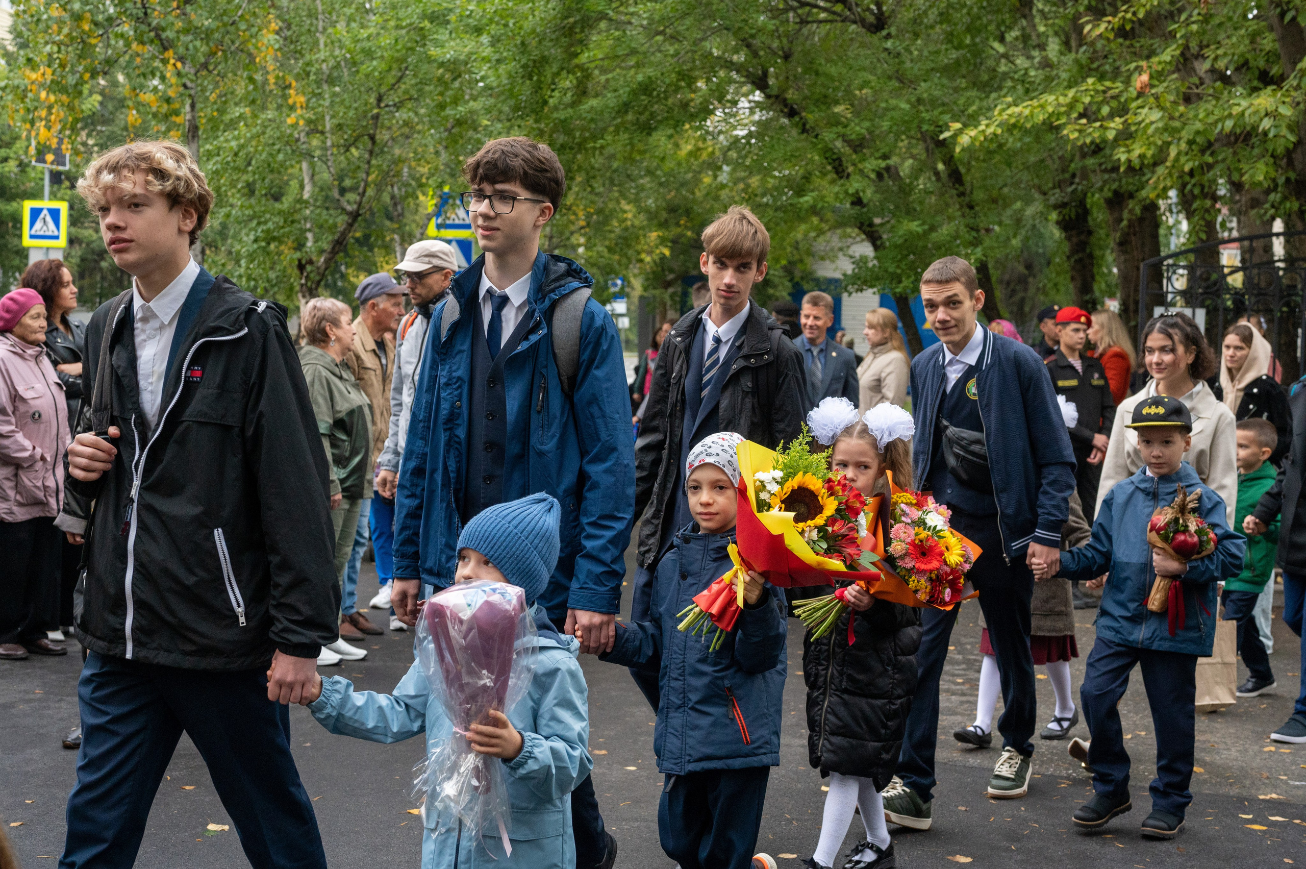 1 сентября 1 К 16 гимназия репортаж, линейка +в классе. Фотограф новорожденных, семейный детский в Тюмени Татьяна Морозова