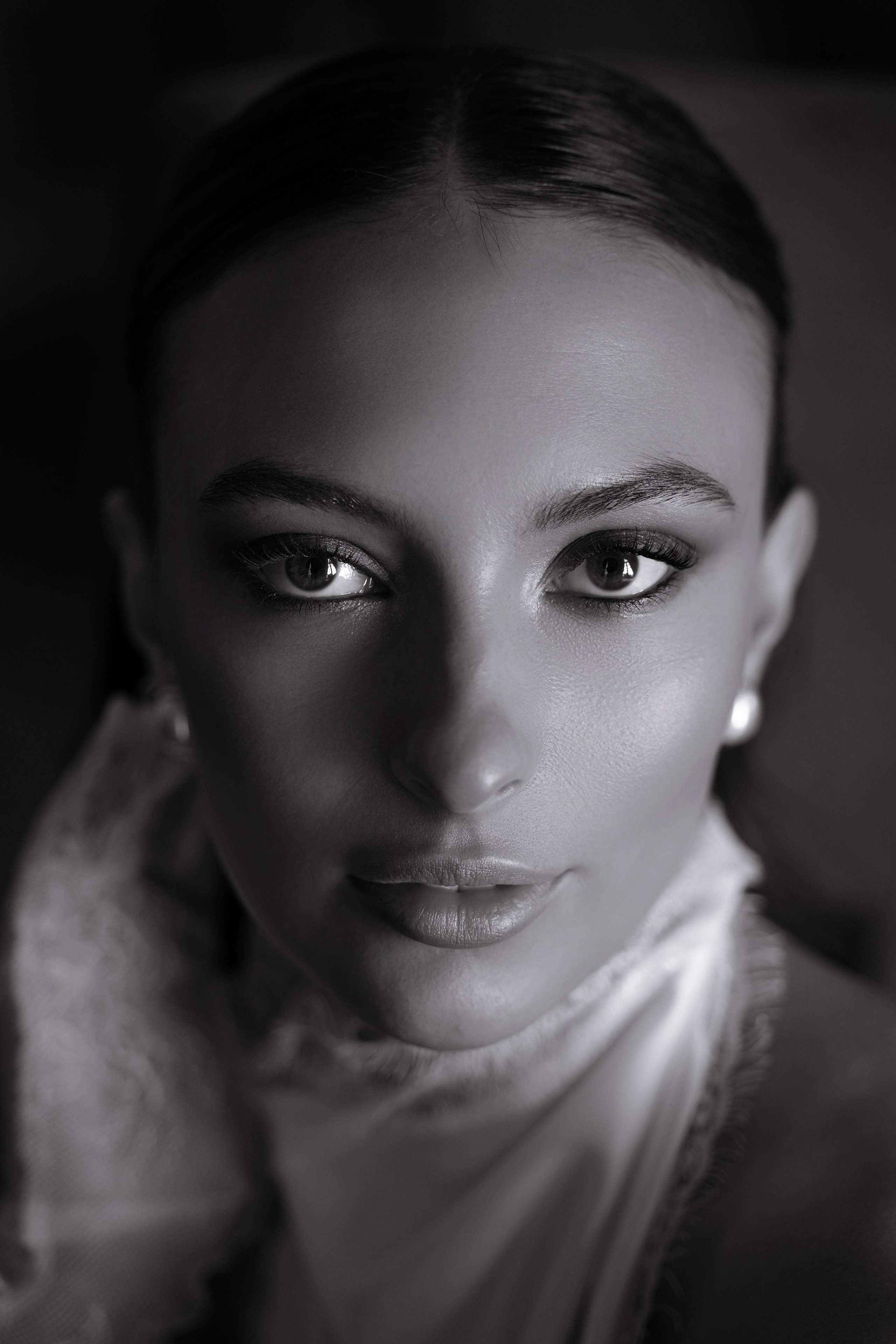 Свадебная фотосессия утра невесты и жениха в отеле Амбассадори