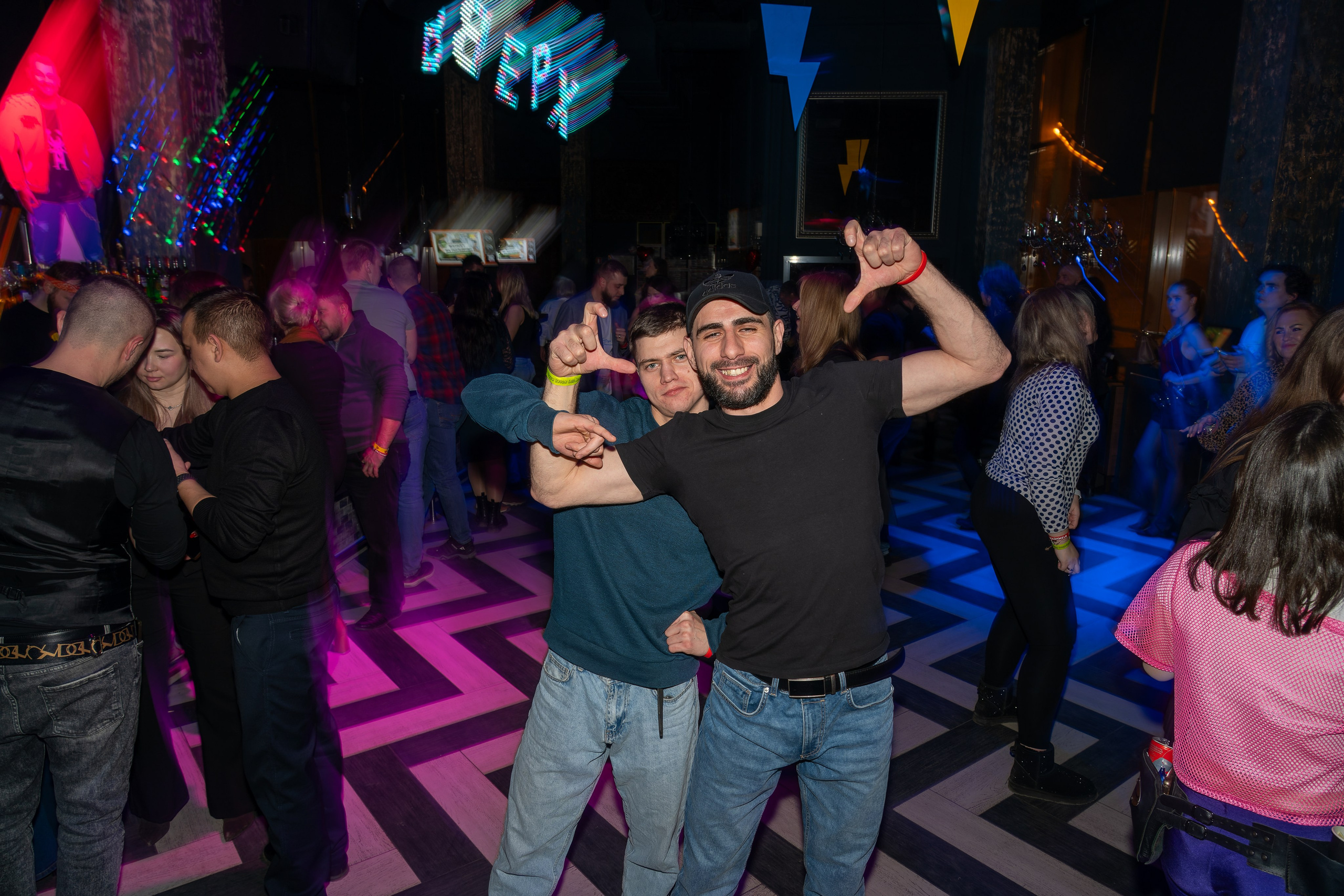 Съёмка мероприятия в баре Руки вверх. «Студия DRONAVT`s» — видеосъёмка и фотография г. Москва