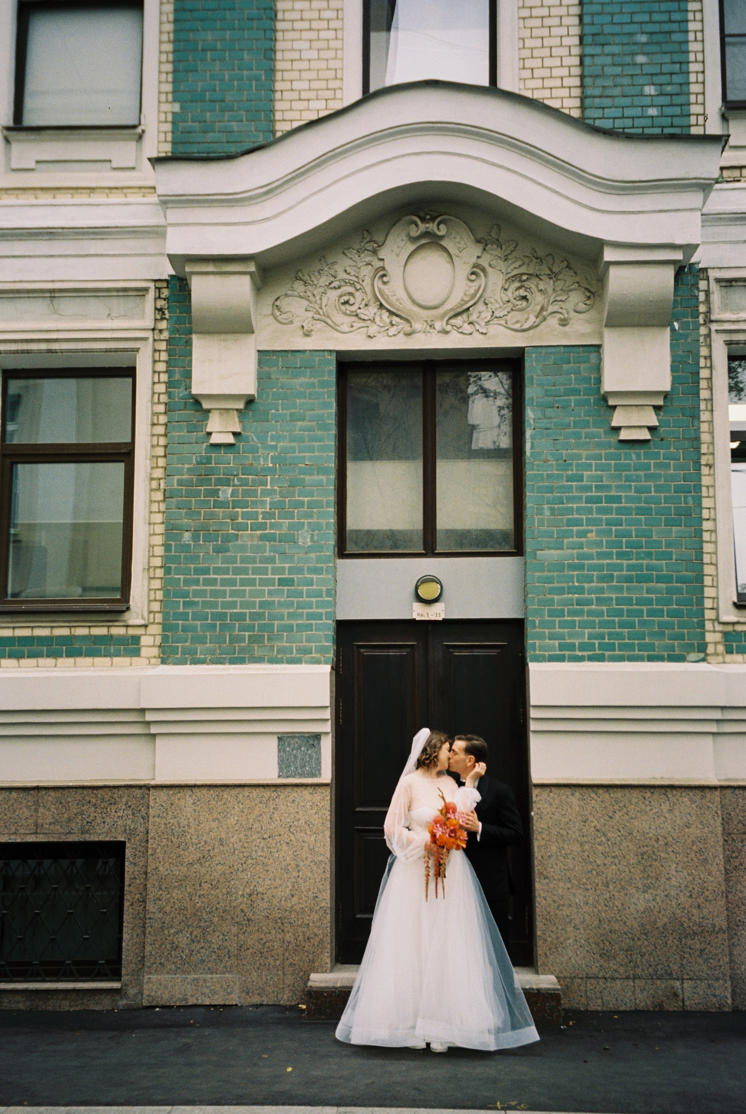 Камерная свадьба в Переделкино. Свадебный фотограф в Москве Элина Ларченкова. Фото, которые цепляют