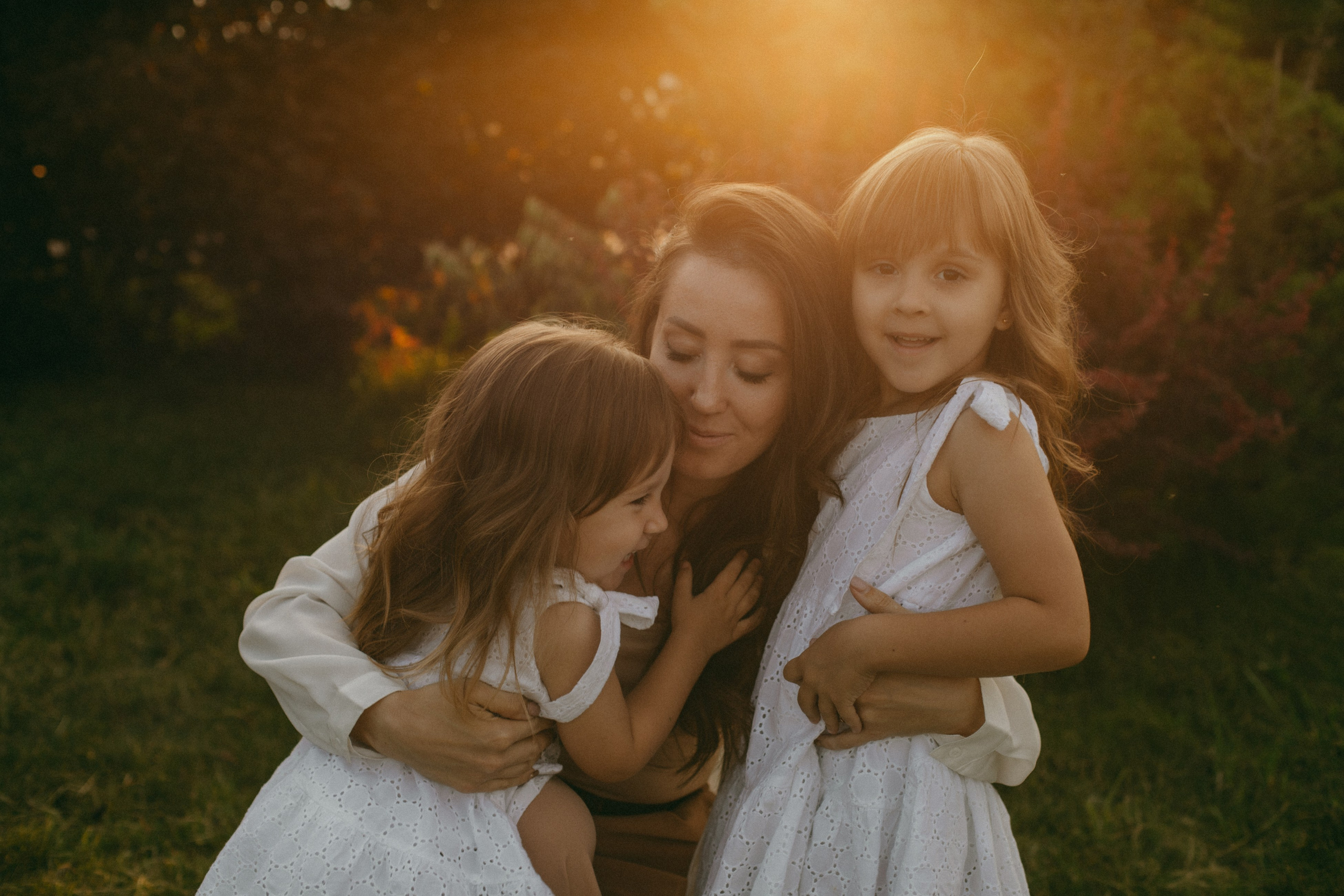 Эмма и Влада на летней прогулке с мамой. Фотограф Наталья Кургина Слюдянка Иркутск