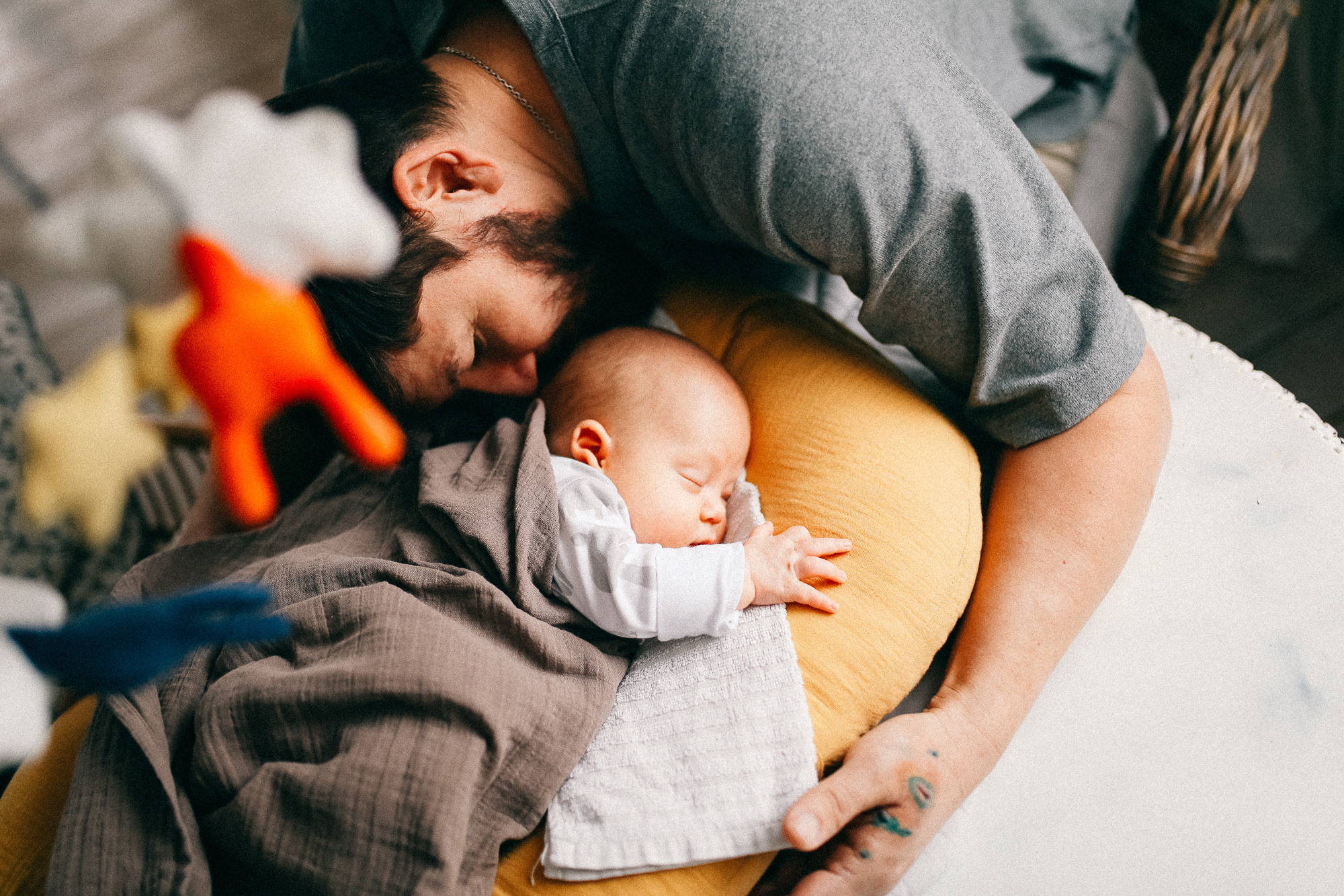 На ладонях. Соня Черных (sophieblack)