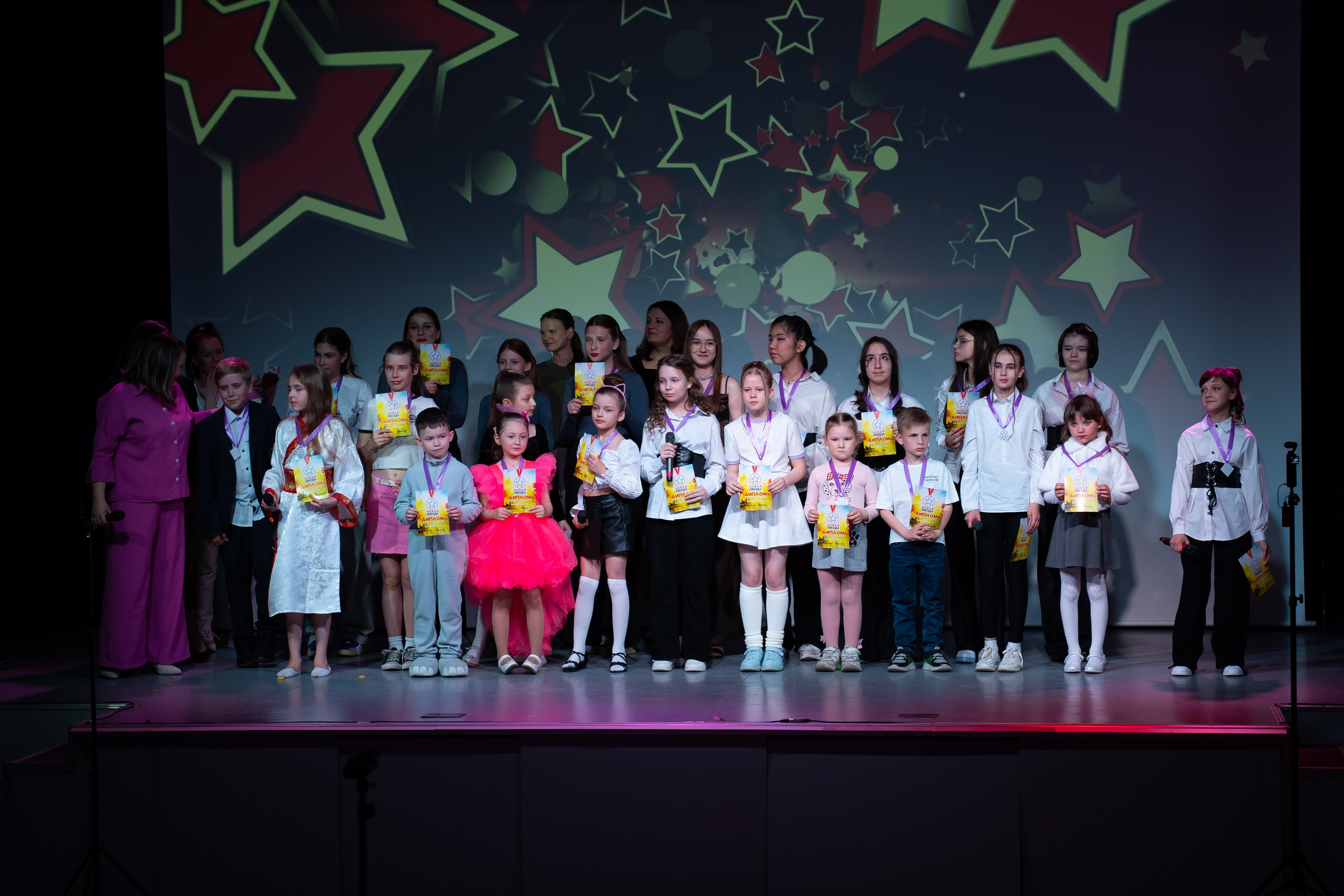 Отчетный концерт продюсерского центра «Новая Звезда». Фото / Видеосъемка в Москве