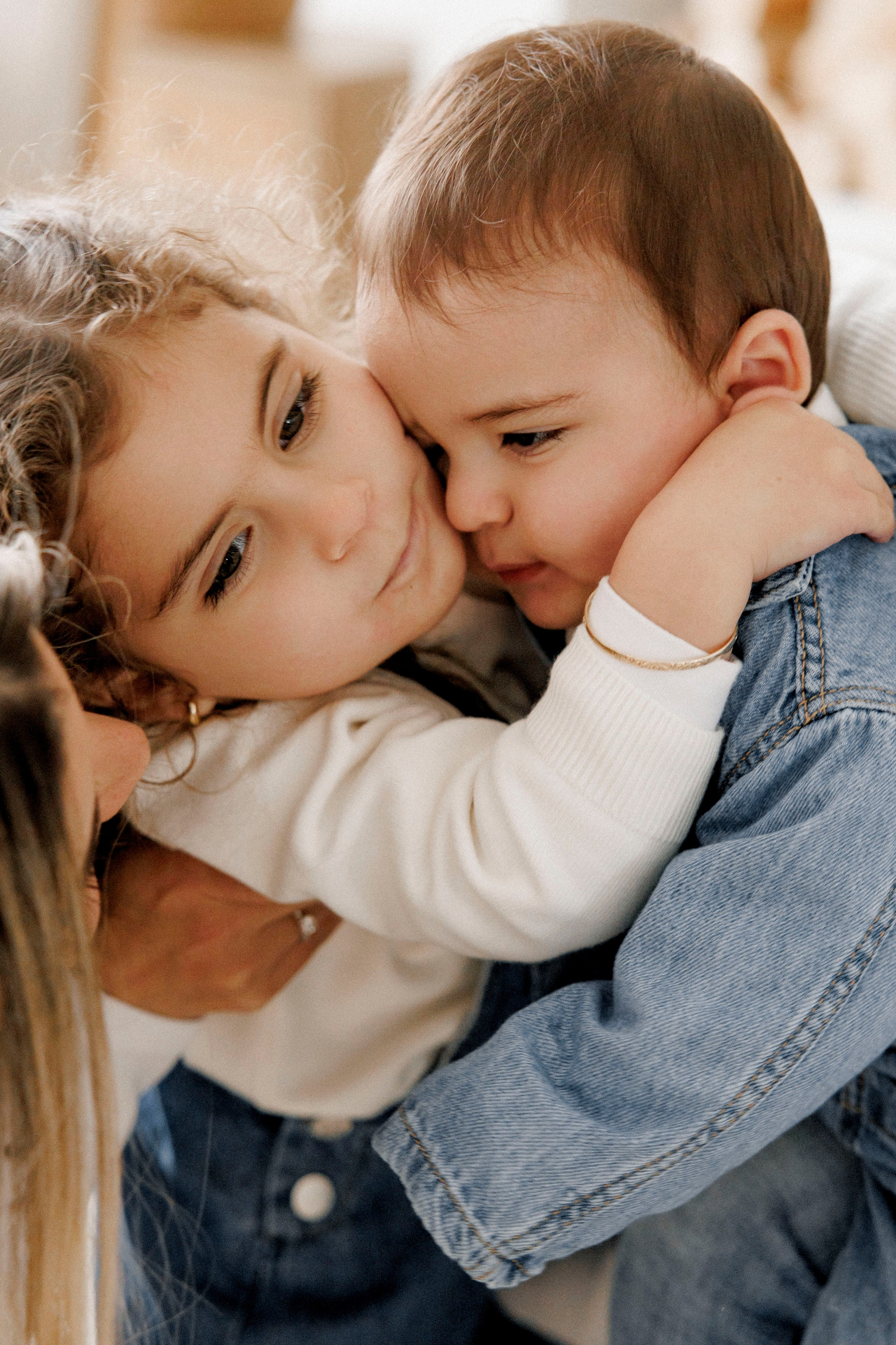 Family photoshoot in White Studio. Wedding and family photographer