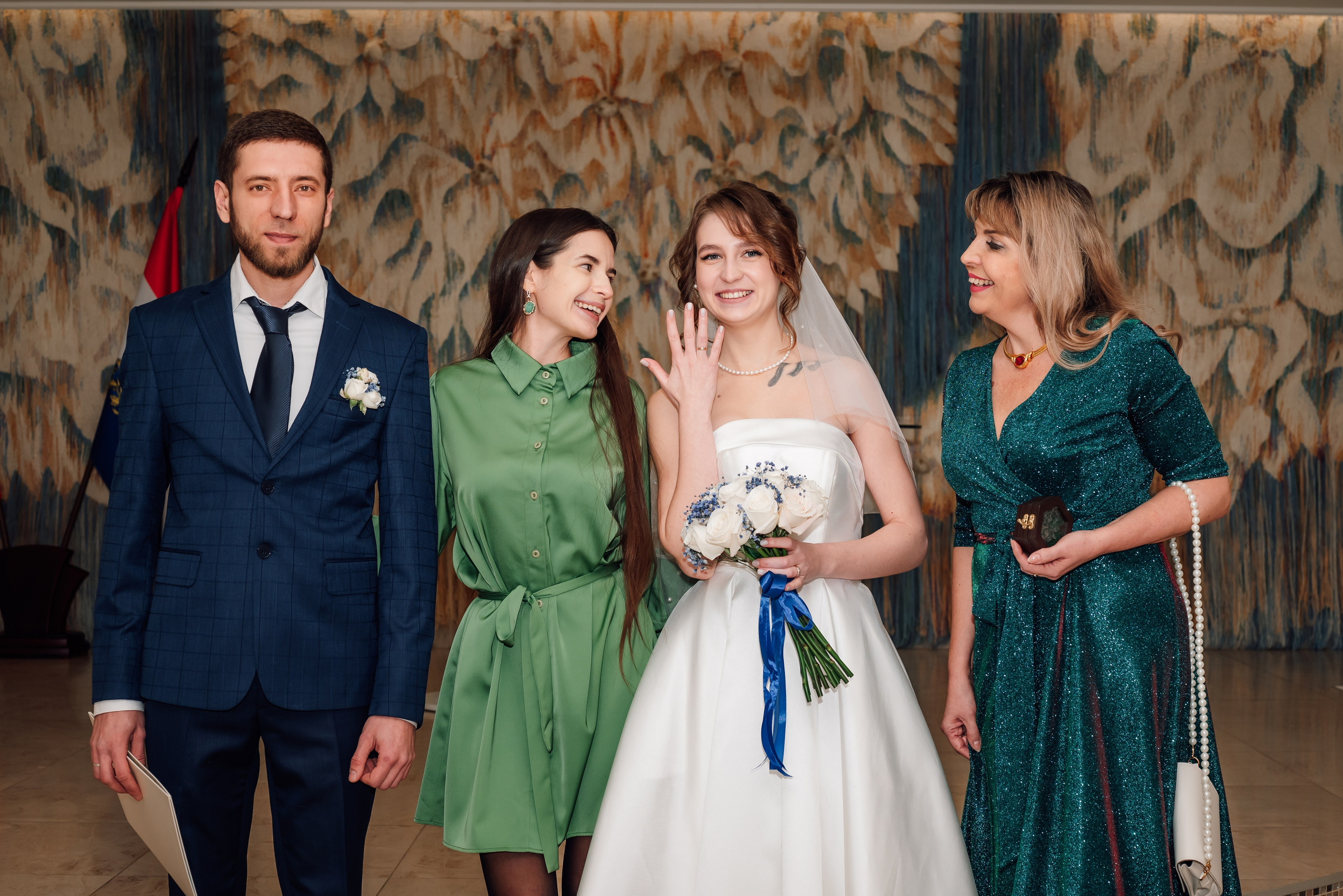 Свадьбы: ЗАГС. Фотограф Вероника Чермных