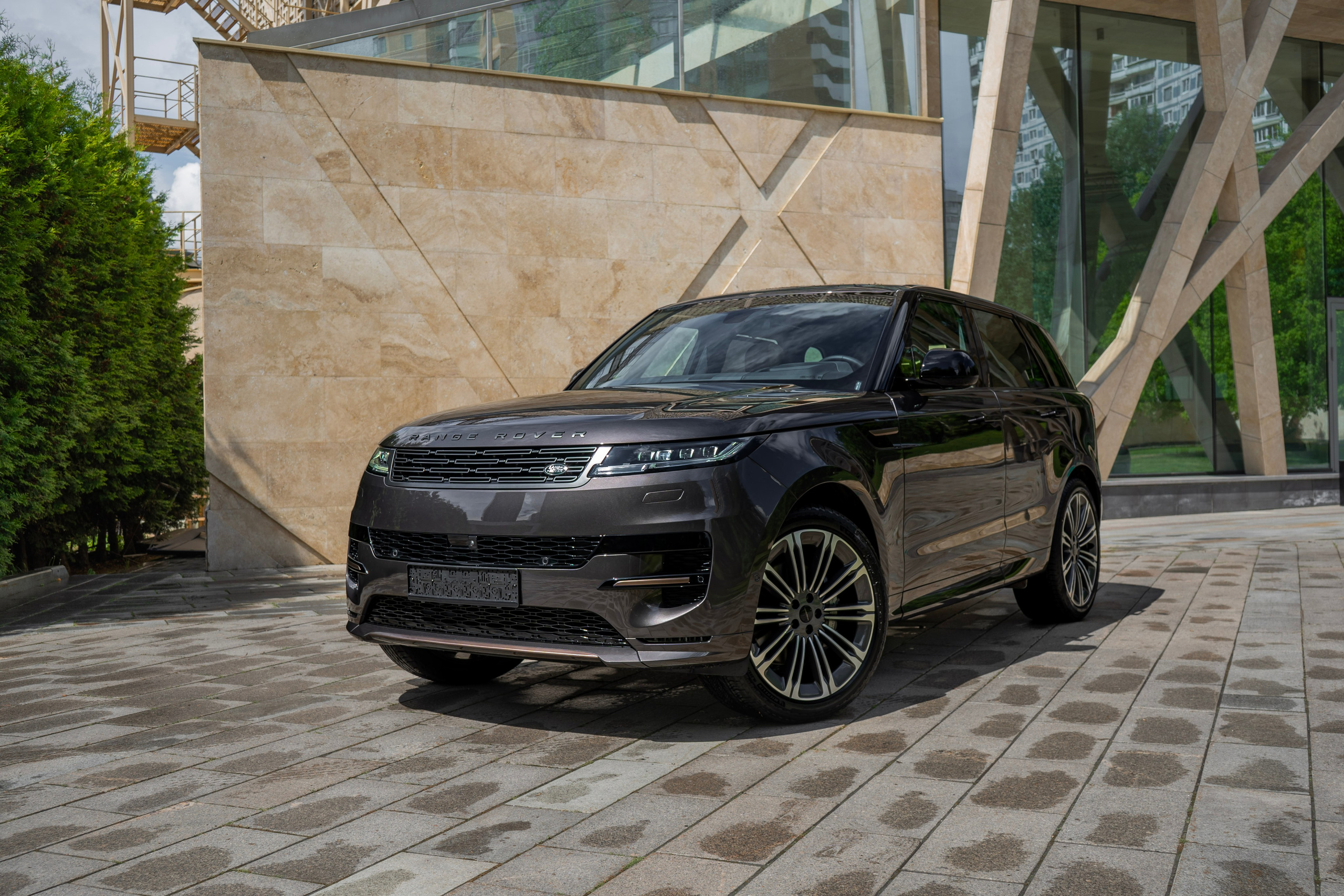 Range Rover Sport 2026. Автомобильный фотограф Ногинск Денис Городок