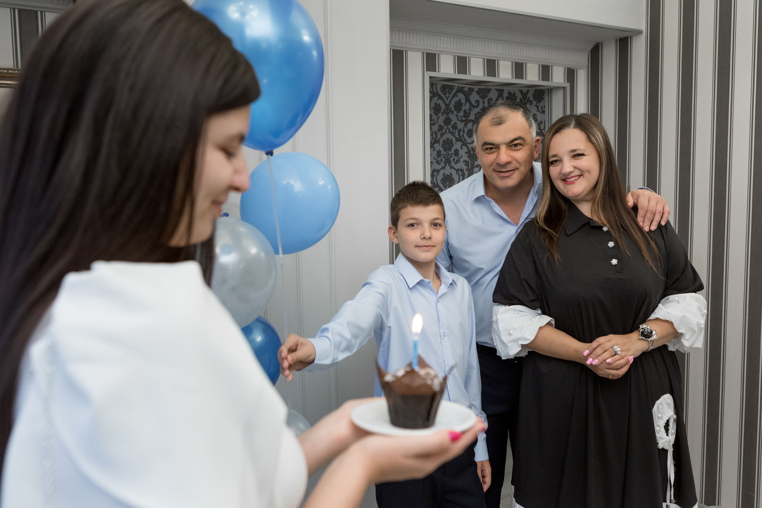 Семейная фотосессия в честь дня рождения. Рекламный, предметный, репортажный, семейный фотограф и художник в Москве