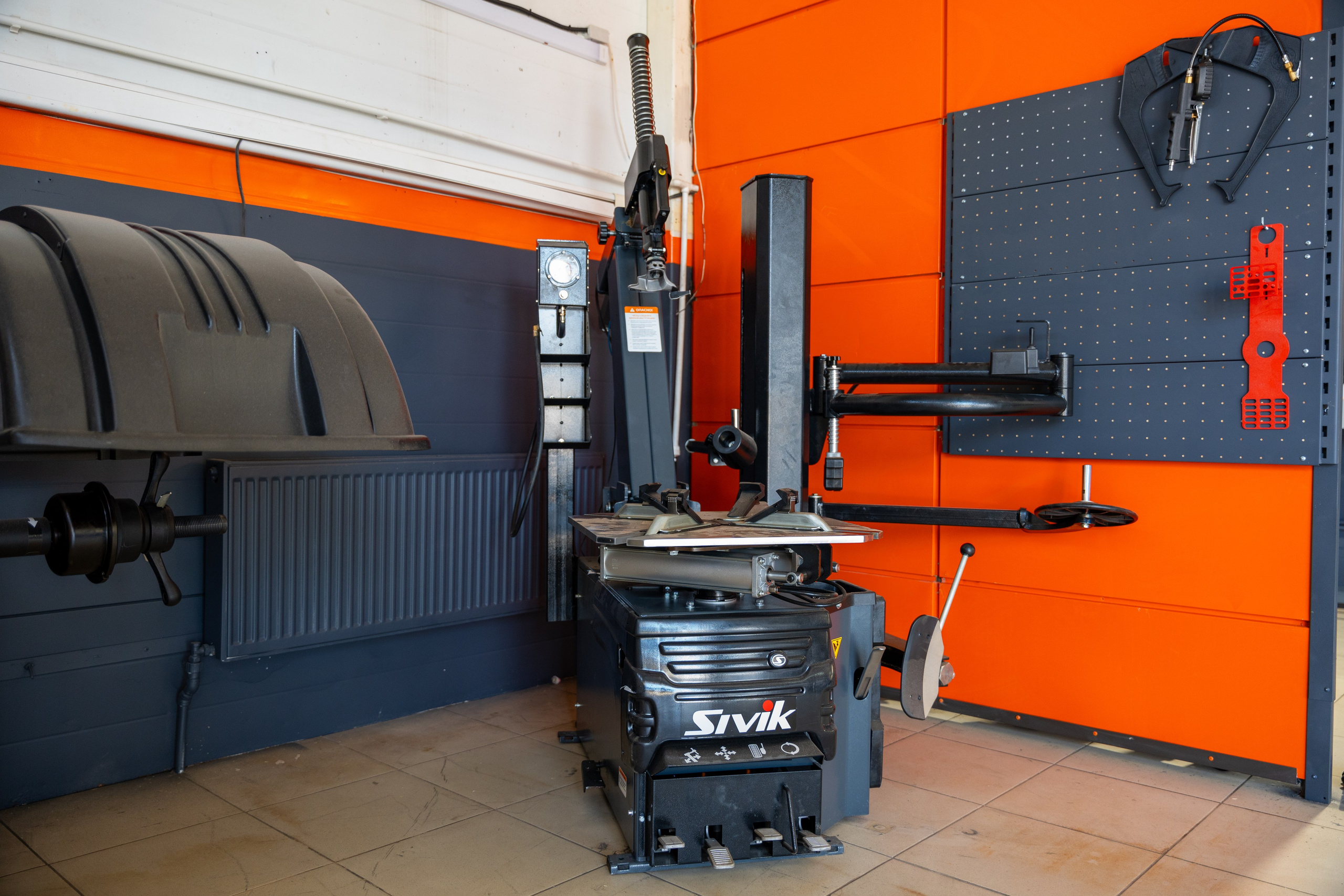 Интерьерная фотосъемка автосервиса Fit Service в Краснодаре — сеть СТО Профессиональная фотосъемка интерьера техцентра в Краснодаре. Шедевры для Вас! Фотограф и Видеограф в Краснодаре Пахиев Руслан