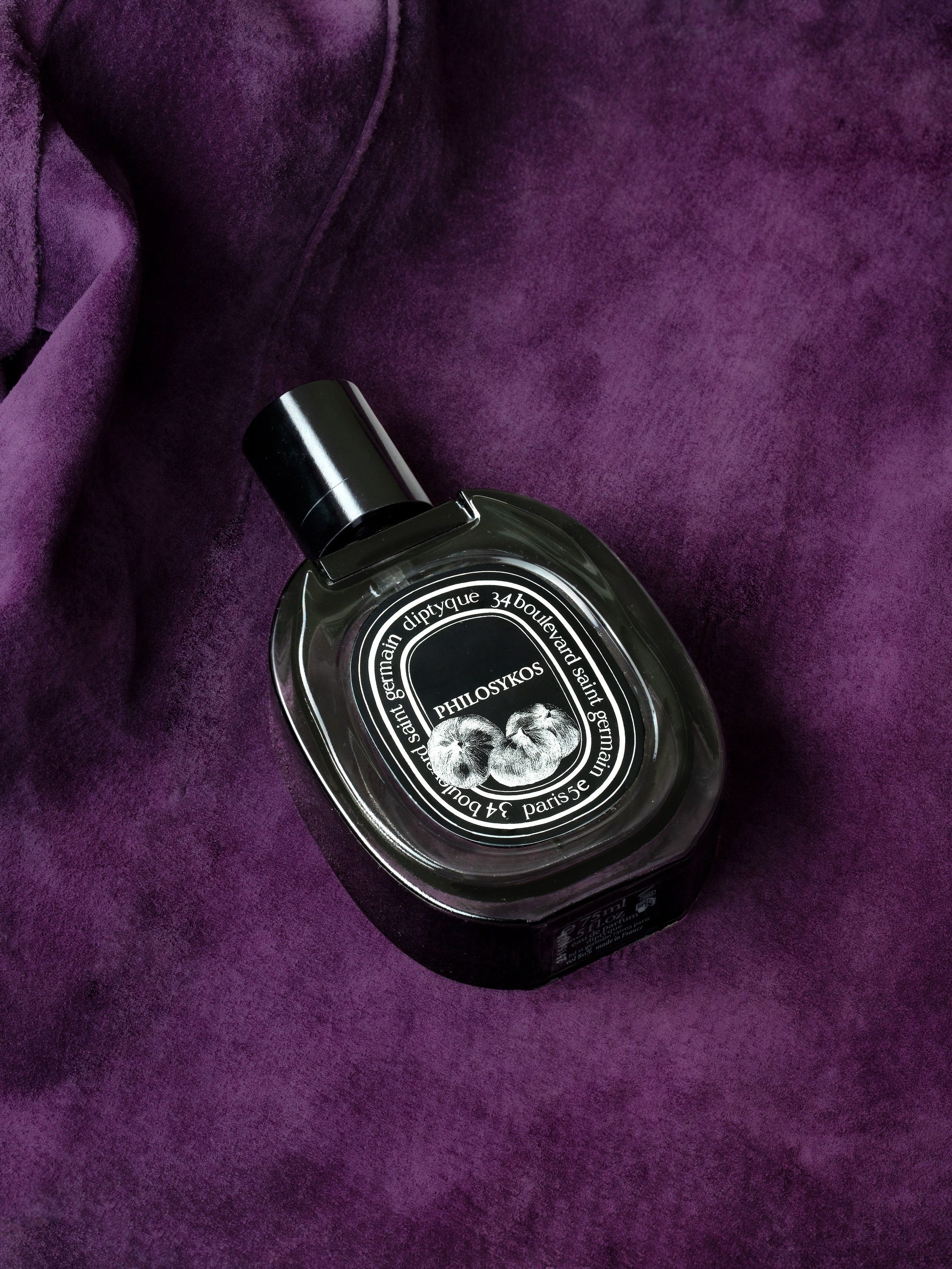 Парфюмерия. Предметный фотограф в Москве Мария Игнатенко. Нейрофото, ретушь, сет-дизайн