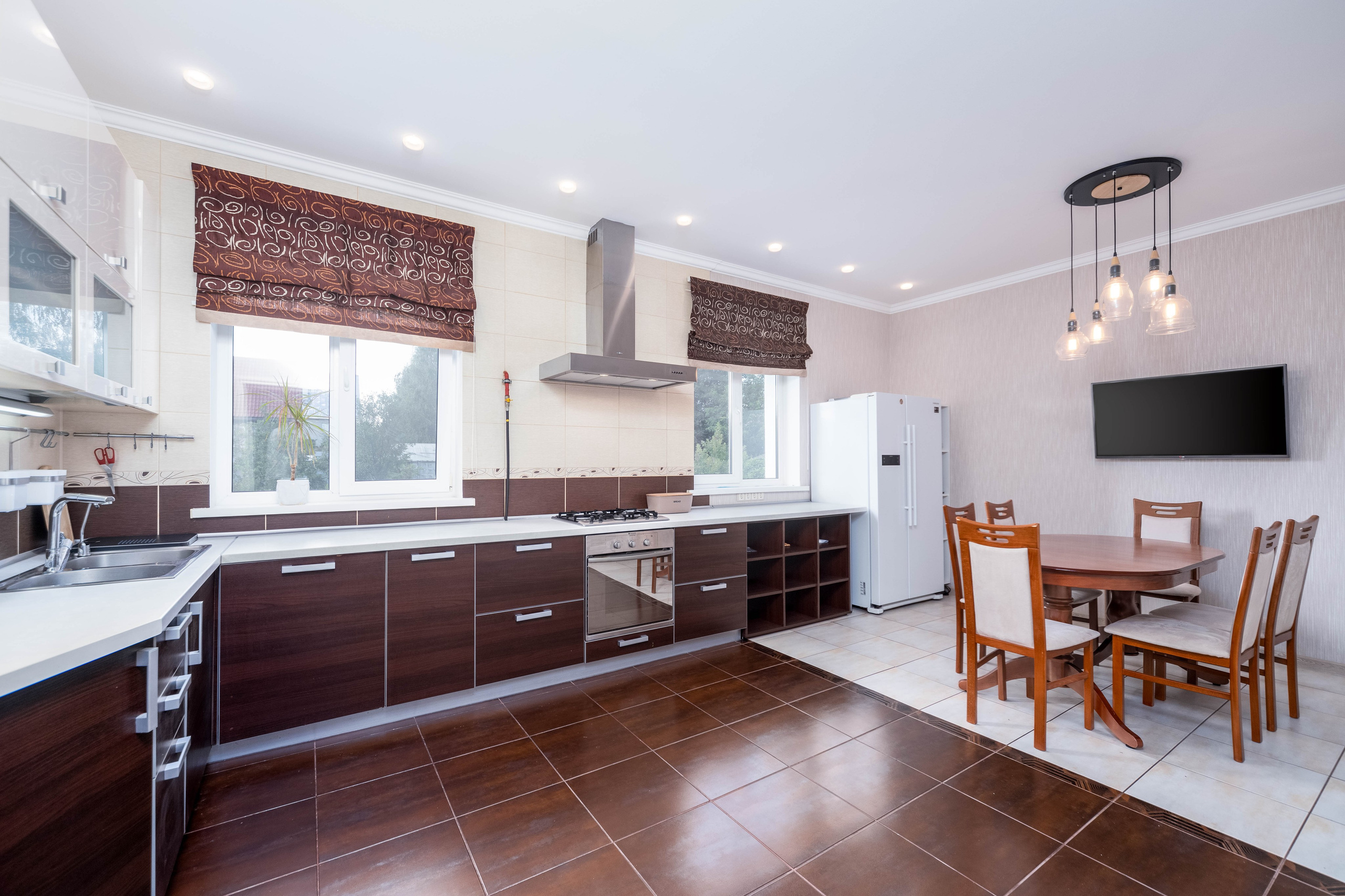 Интерьерное фото кухни в частном доме в Хатежино