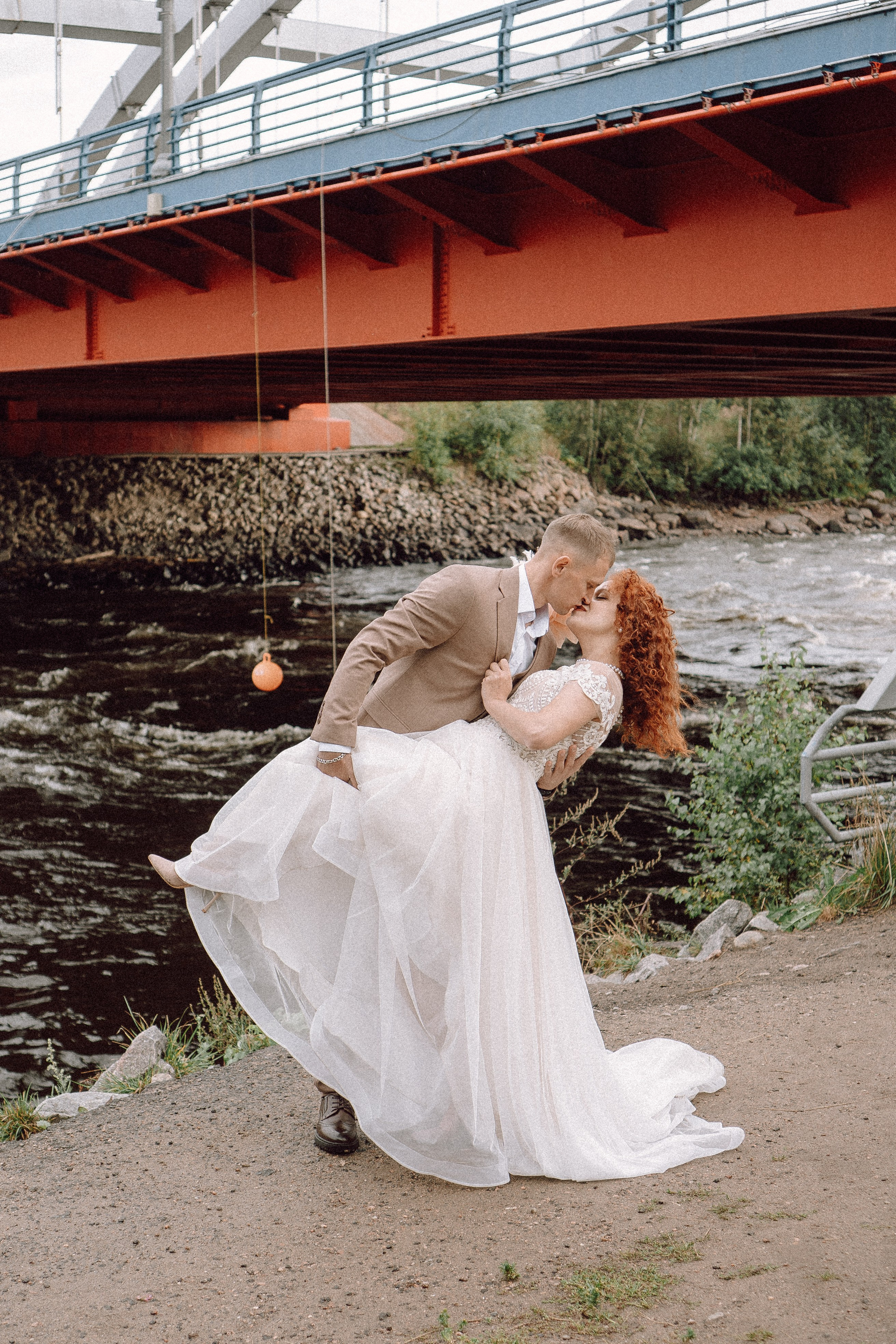 СВАДЕБНАЯ ФОТОСЕССИИЯ ПАРЫ В ГОРОДЕ ПРИОЗЕРСК В СОСНОВОМ ЛЕСУ И С ПИКАПОМ. Профессиональный фотограф, Санкт-Петербург — Виктория Богомолова