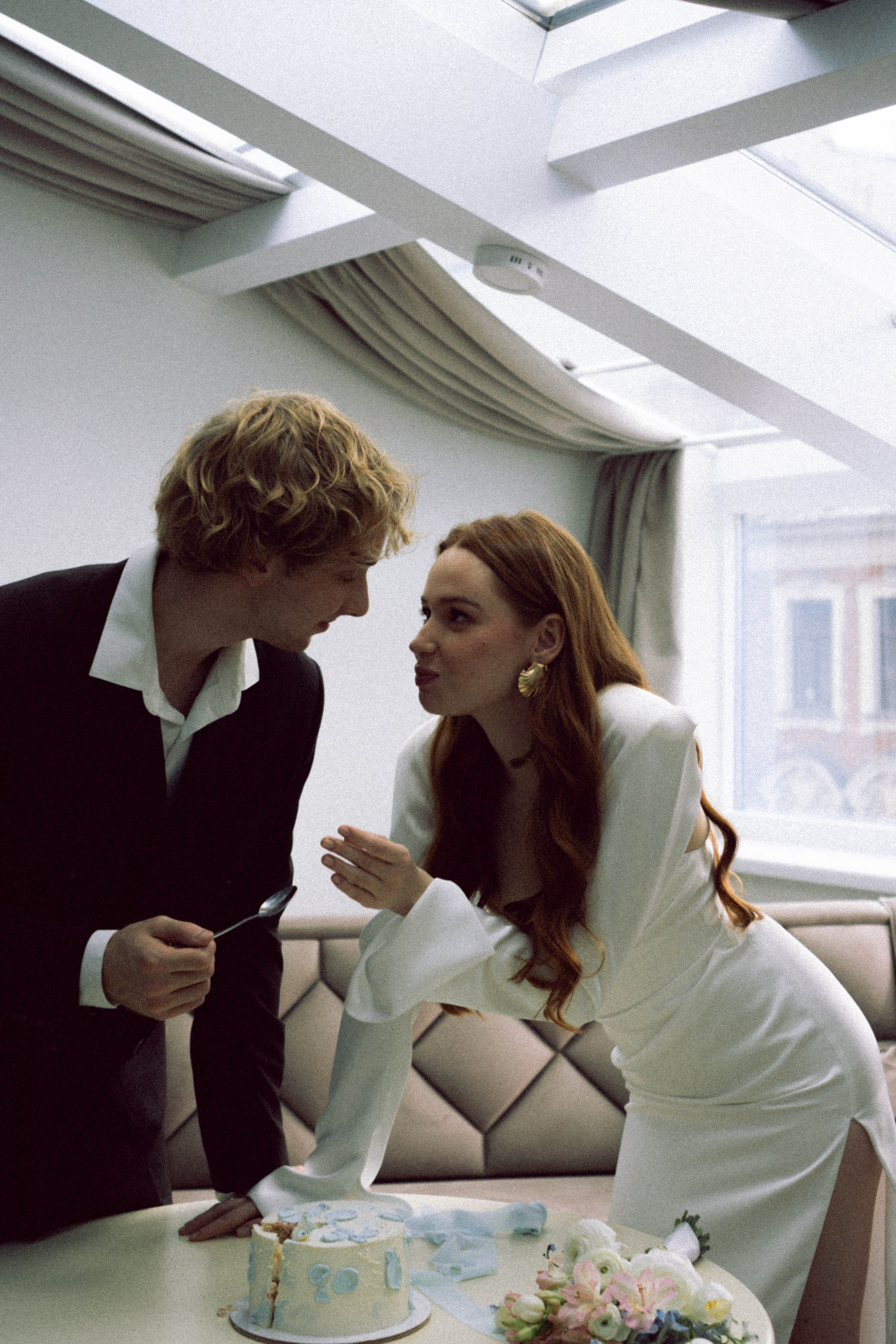 СВАДЕБНАЯ СЬЕМКА В ОТЕЛЕ. СБОРЫ ЖЕНИХА И НЕВЕСТЫ И ТАКЖЕ ТОР И ПОДГОТОВКА К ПРОГУЛКЕ. Профессиональный фотограф, Санкт-Петербург — Виктория Богомолова