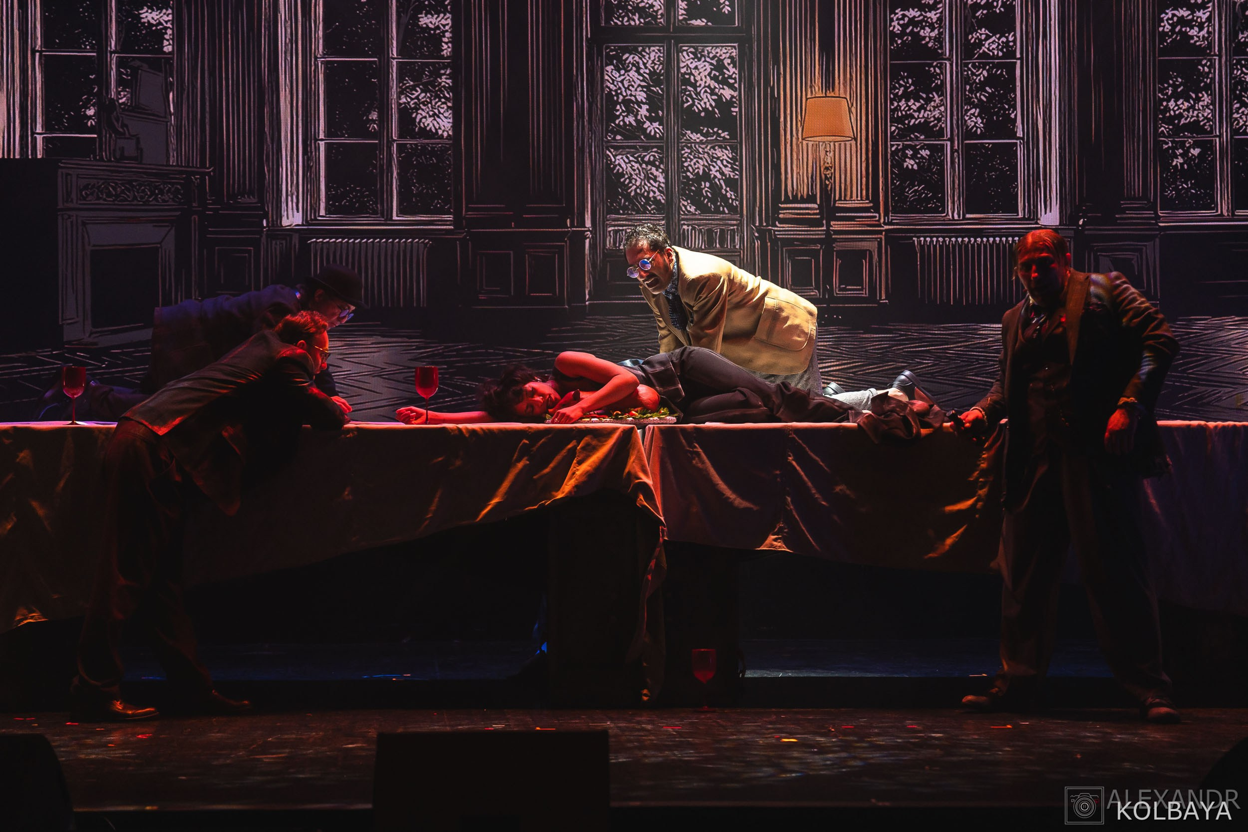 Фотографии со спектакля «Однажды в городе N». Концертный и театральный репортажный фотограф в Москве Александр Колбая