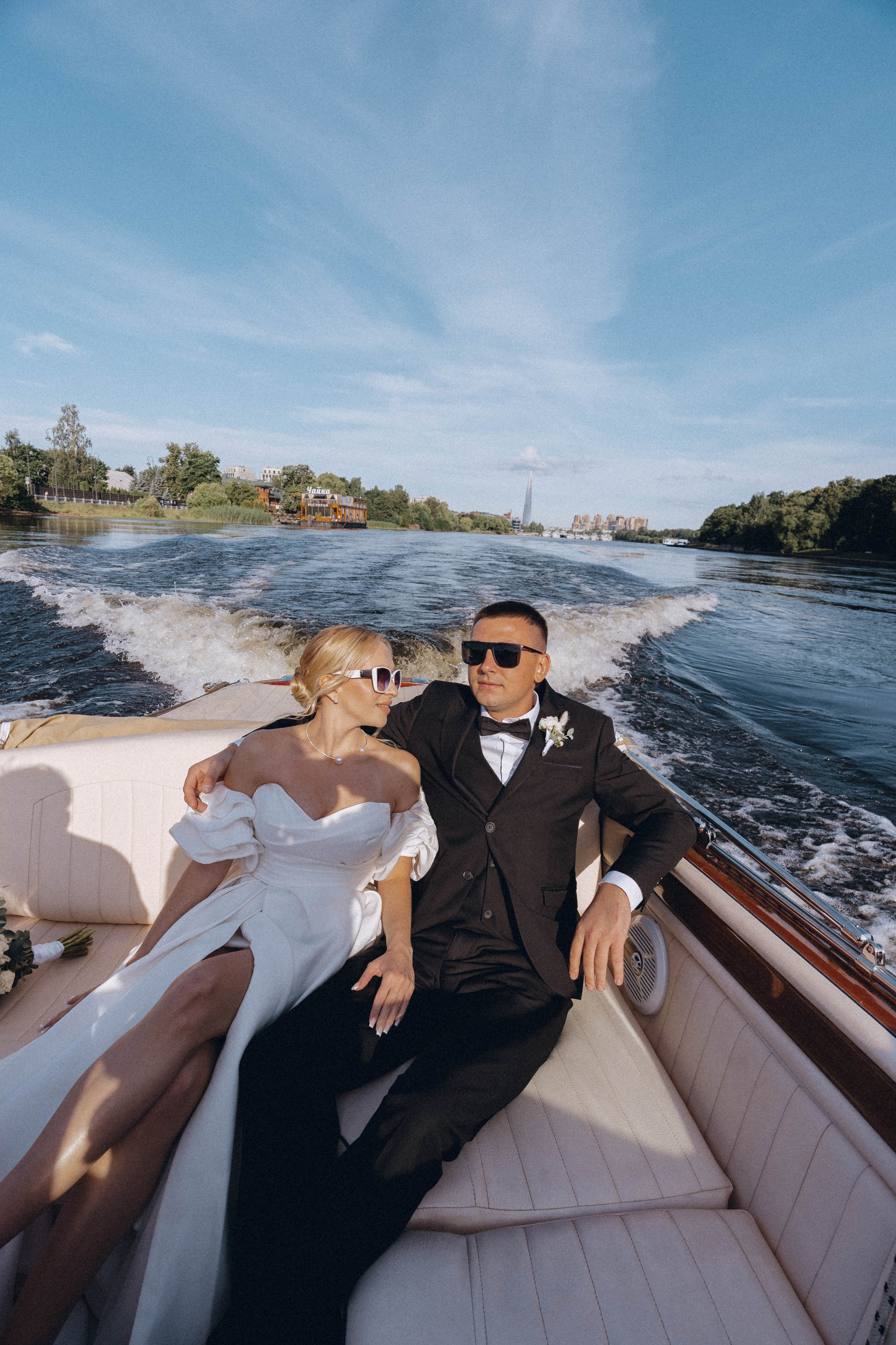 СВАДЕНБНАЯ СЬЕМКА НА КАТЕРЕ ПО КАНАЛАМ САНКТ-ПЕТЕРБУРГА И В АКВАТОРИИ НЕВЫ. Профессиональный фотограф, Санкт-Петербург — Виктория Богомолова