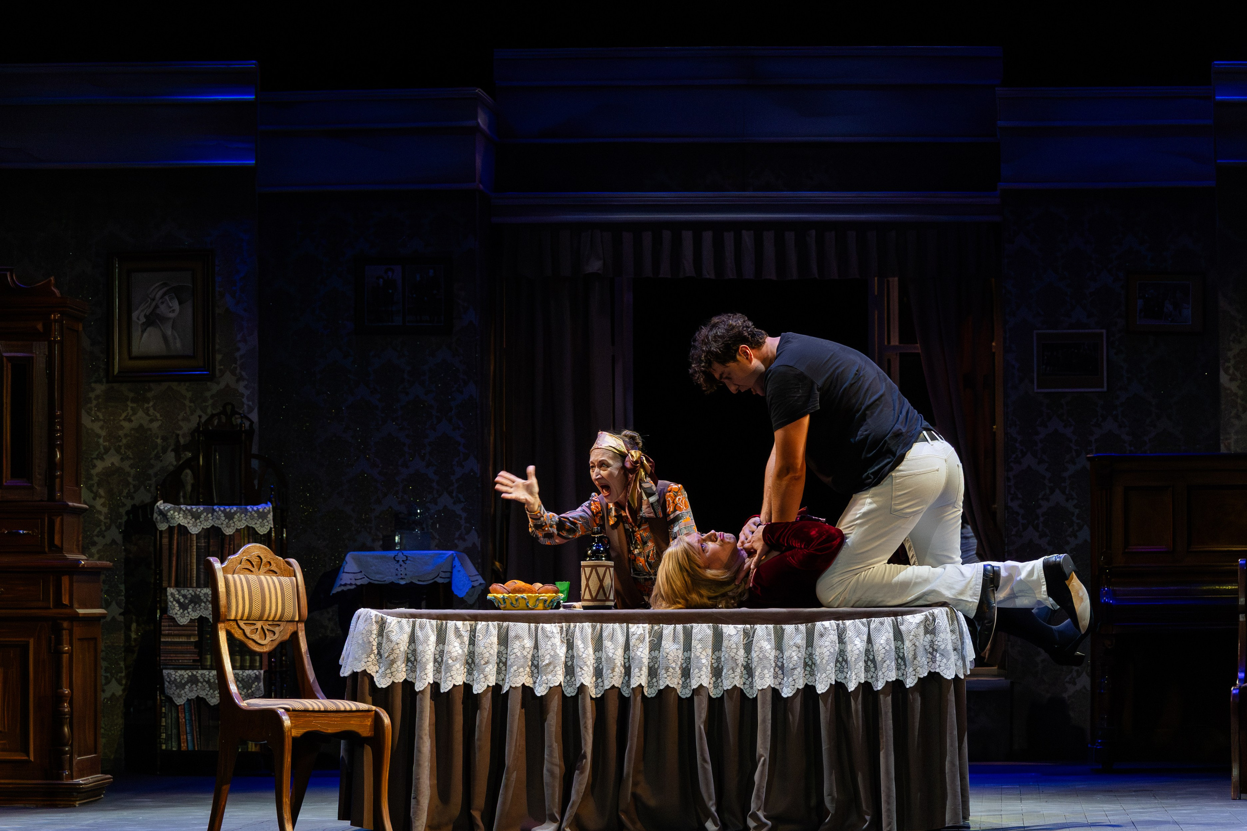 Театр Юного Зрителя «Отчаянные Тетки». Фотограф Марк Файзулин