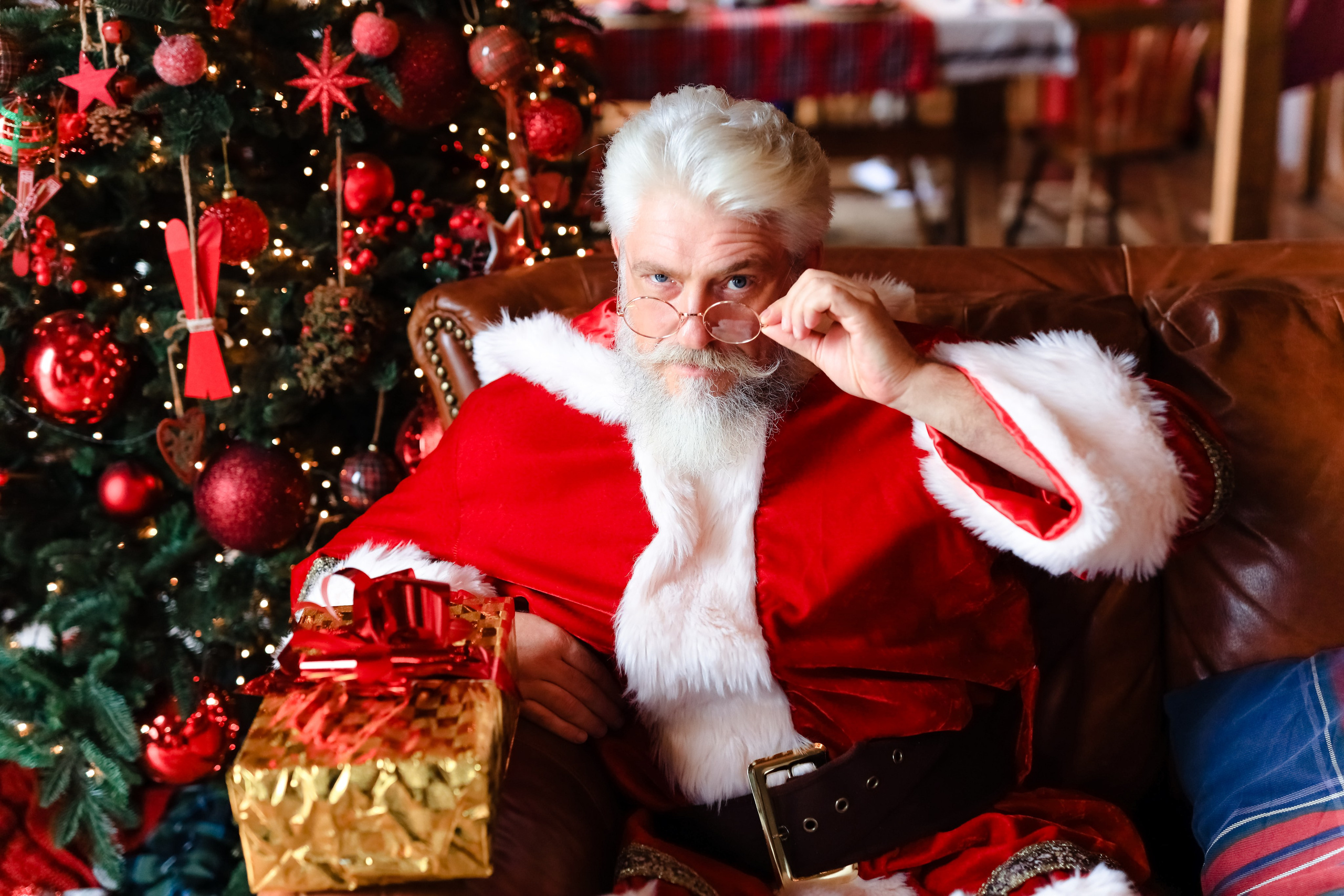 Новогодняя фотосессия с Дедом Морозом в усадьбе с подарками