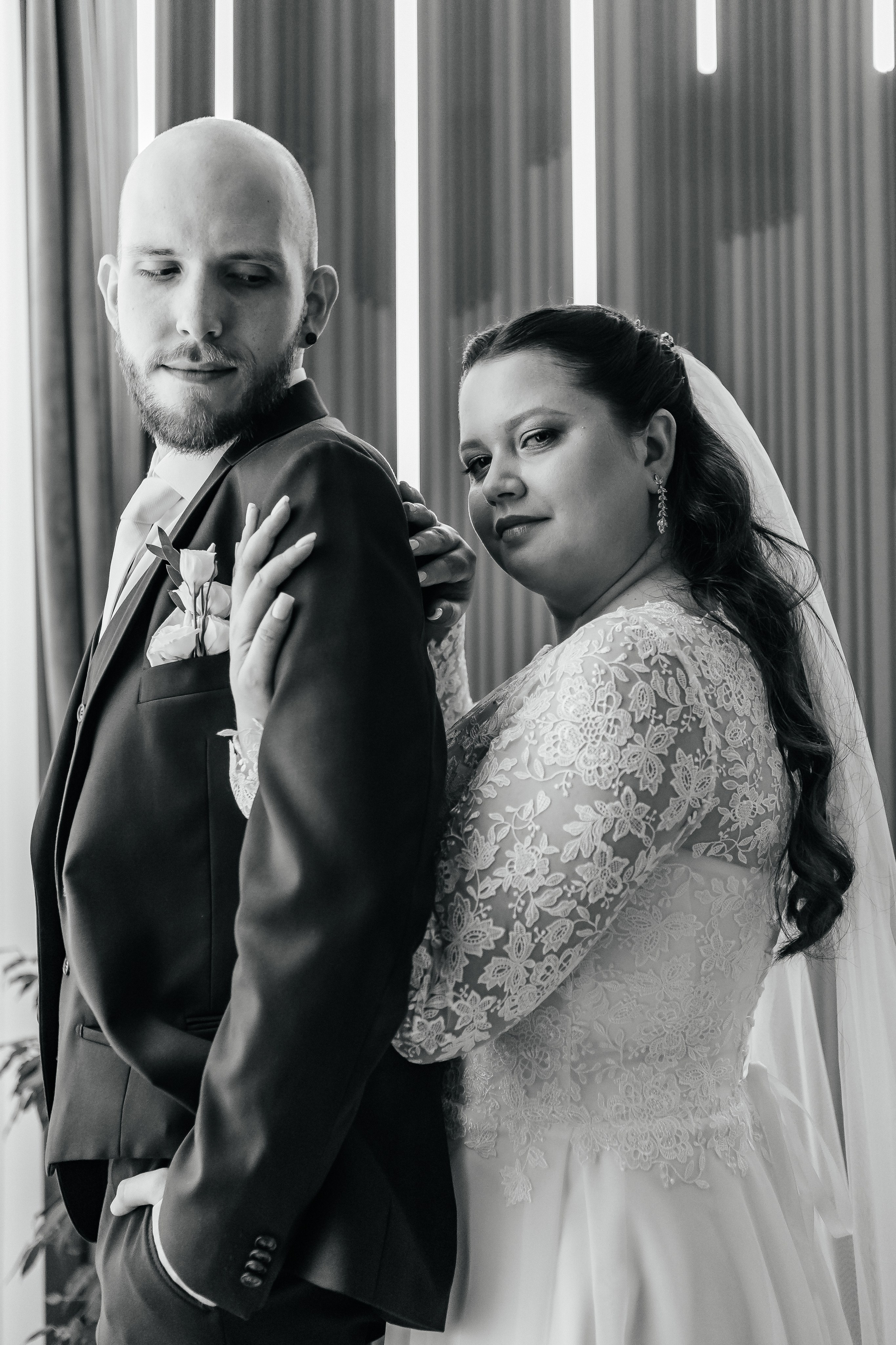 Романтическая свадебная фотопрогулка в Царицыно после ЗАГСа. Свадебный фотограф в Москве