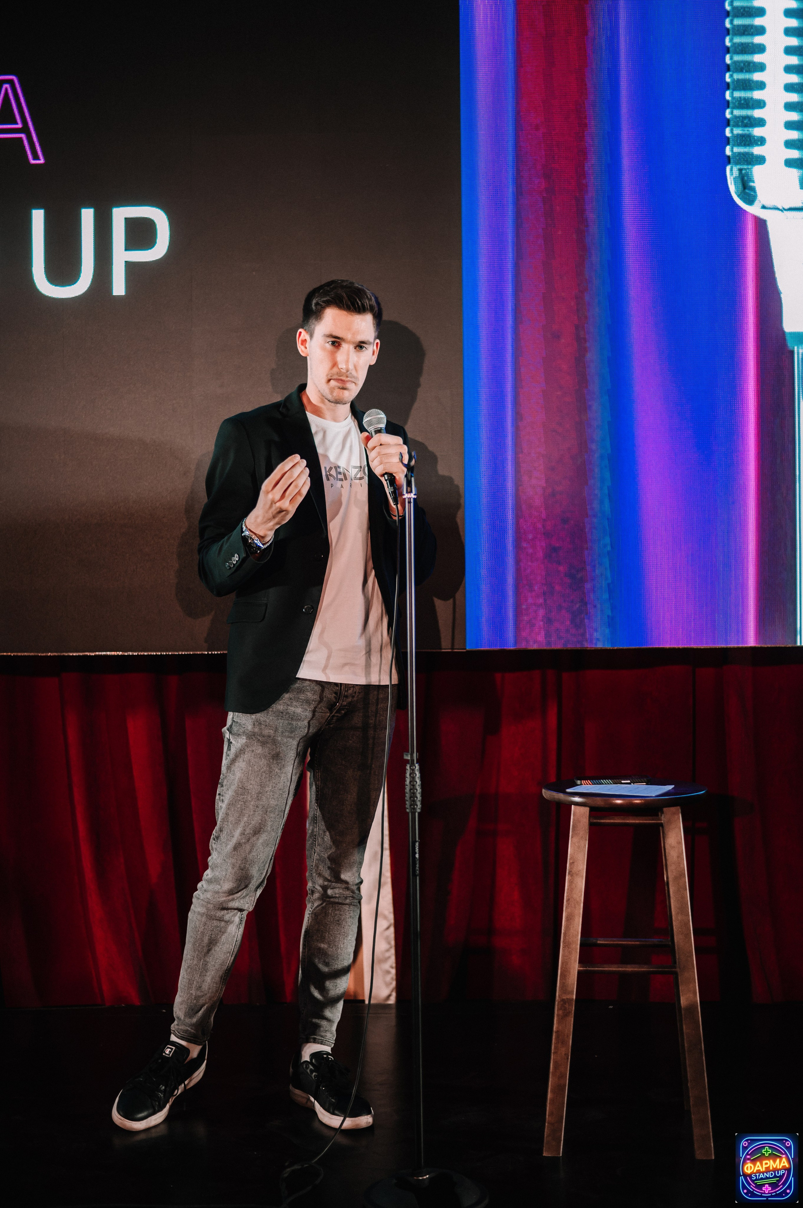 StandUp в GlavStandup Hall. Алена Братчук репортажный фотограф