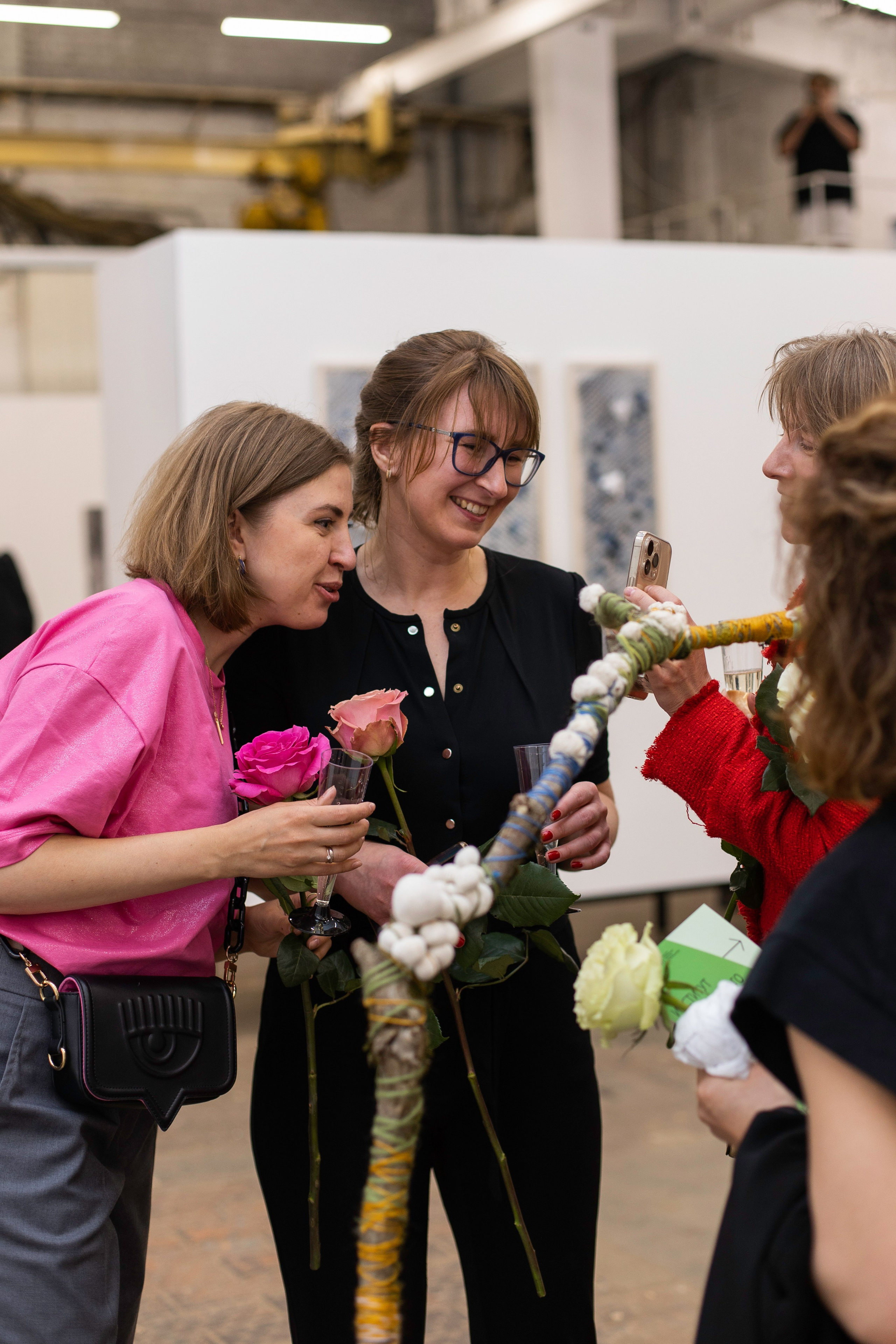 Открытие выставки пульсирующая материя. Фотограф в Москве Десятова Ксения