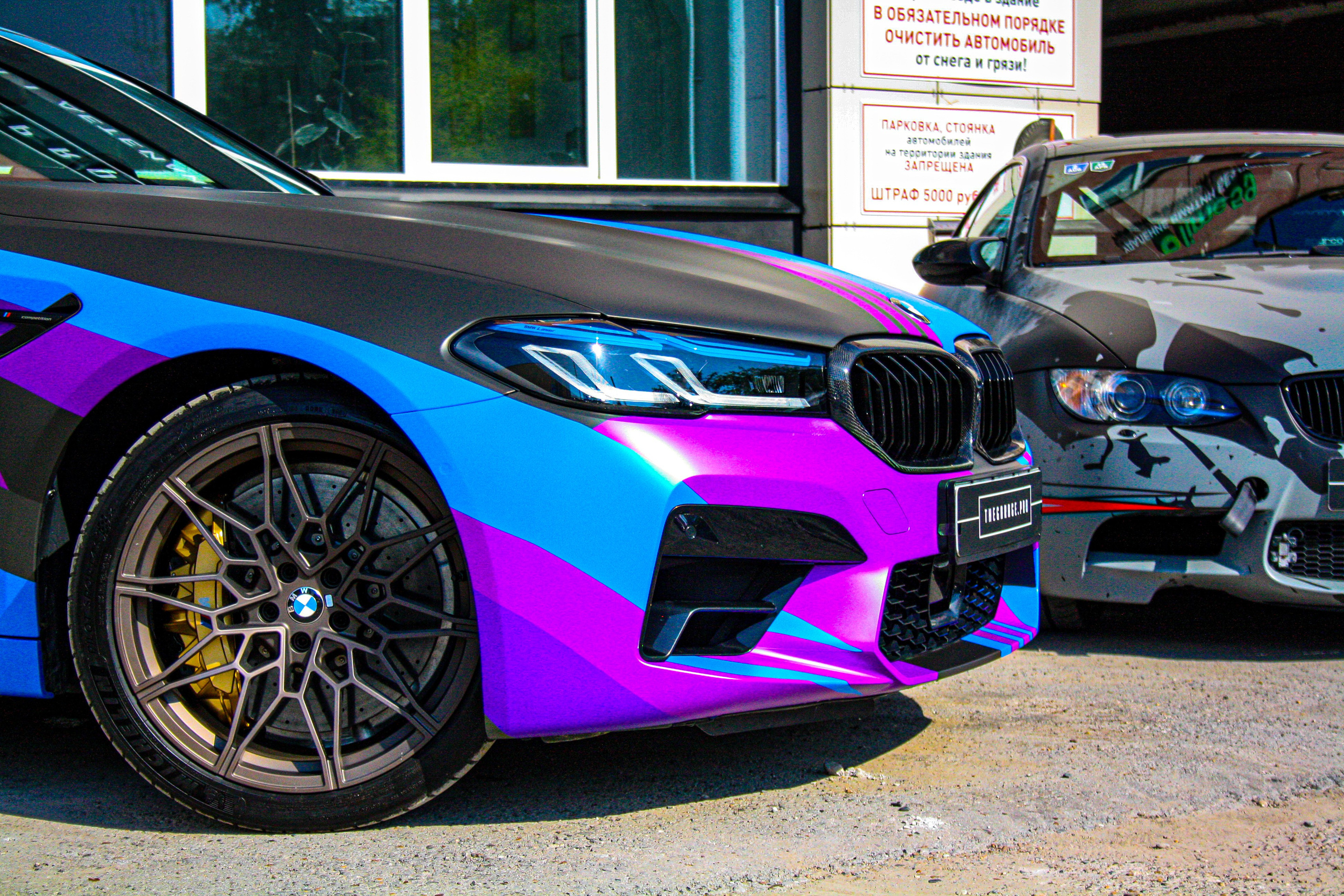 Винилография на BMW M5 F90. Студия дизайна и оклейки авто Barmaley Design