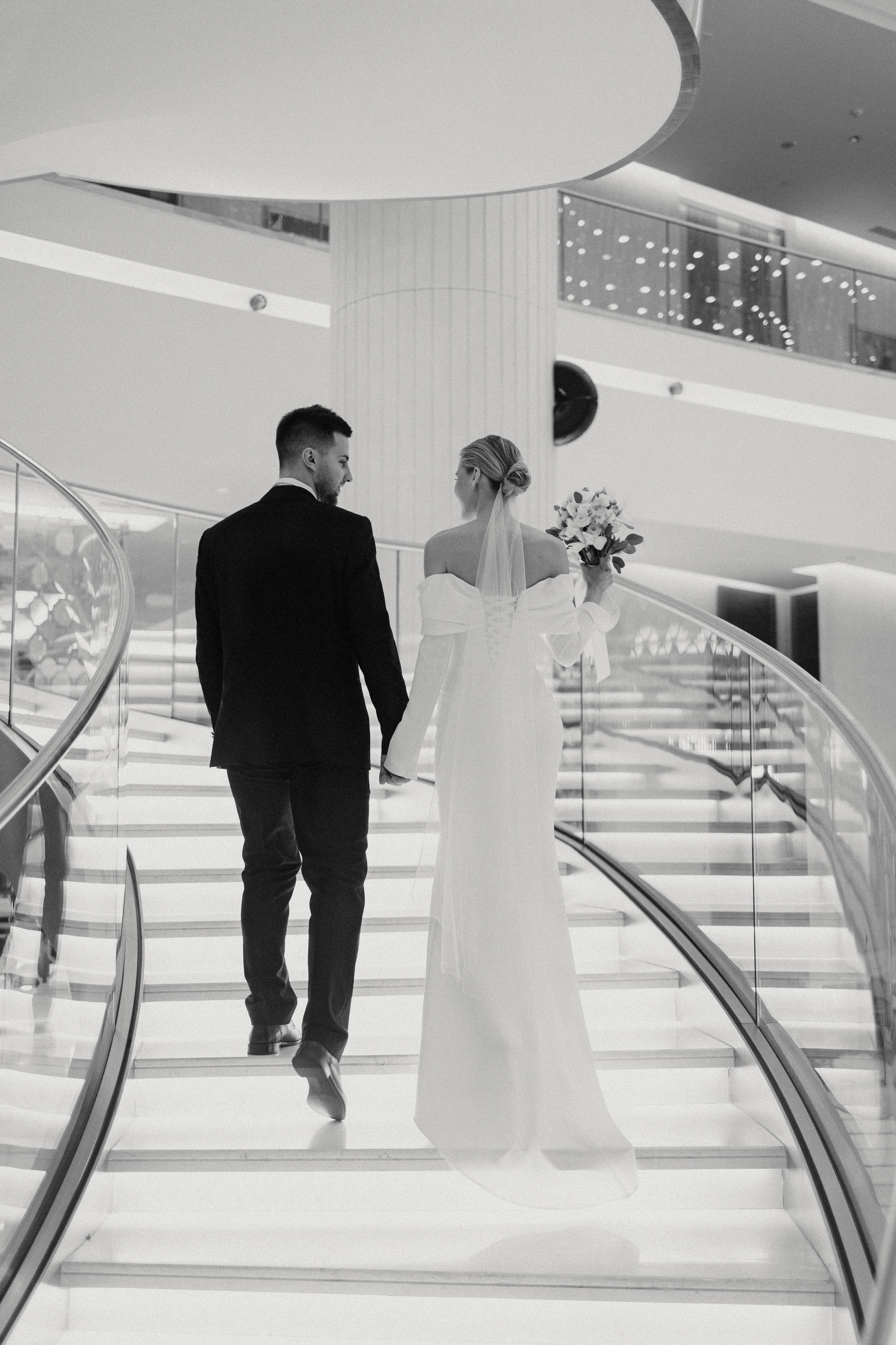 Свадебная фотосессия на стадионе Спартак. Свадебный фотограф в Москве. свадебная фотосессия Москва. Фотограф в Москве Валерия Рожкова