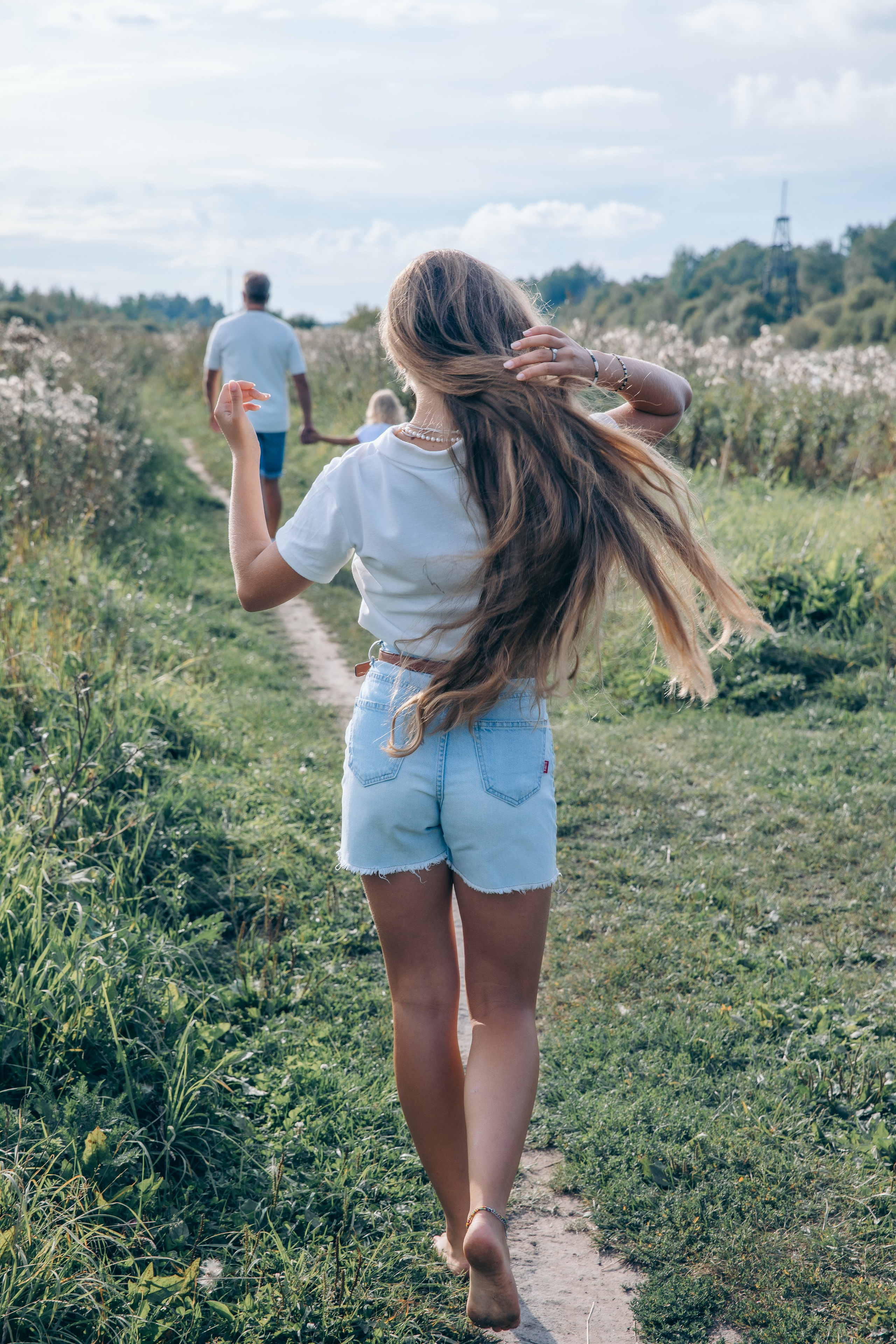 Наташа, Вадим, Арина, Тая и Пета. Август 2024. Фотограф в Санкт-Петербурге Алена Сертакова