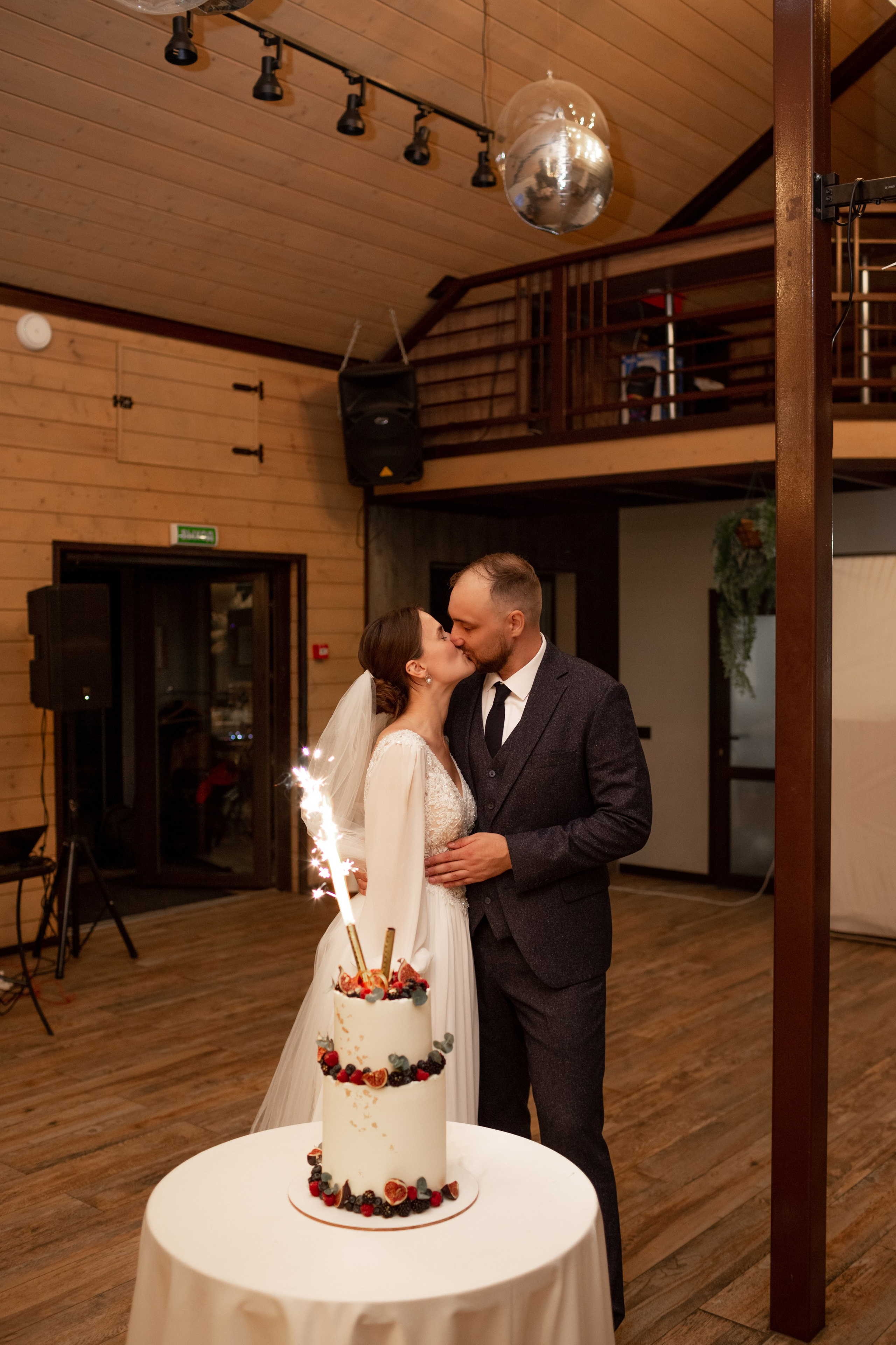 Свадебная фотопрогулка в Пушкине. Свадебный фотограф Кирилл Белый