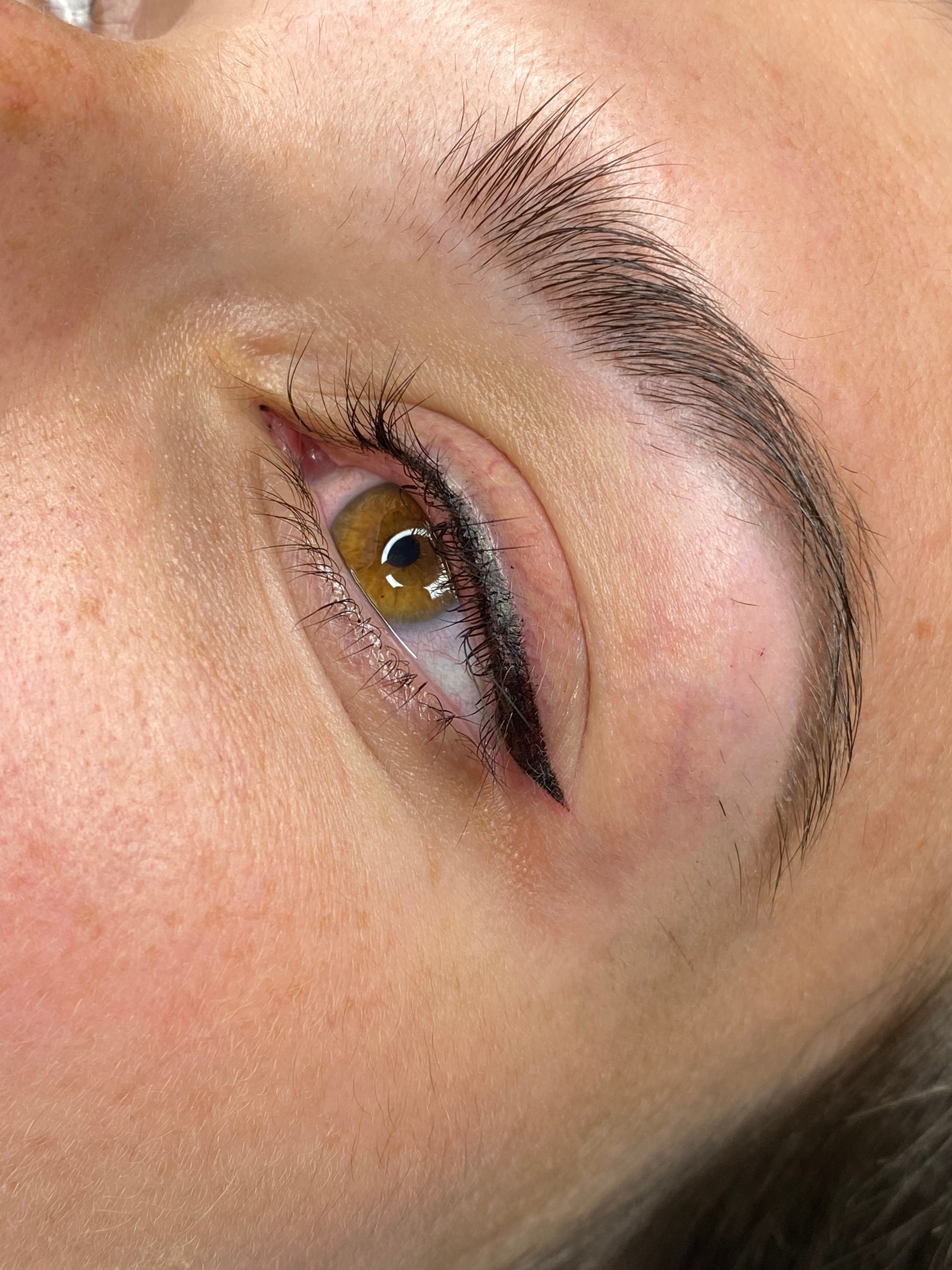 Оксана. Студия перманентного макияжа, косметологии и массажа SYMMETRY в Москве, м. Киевская