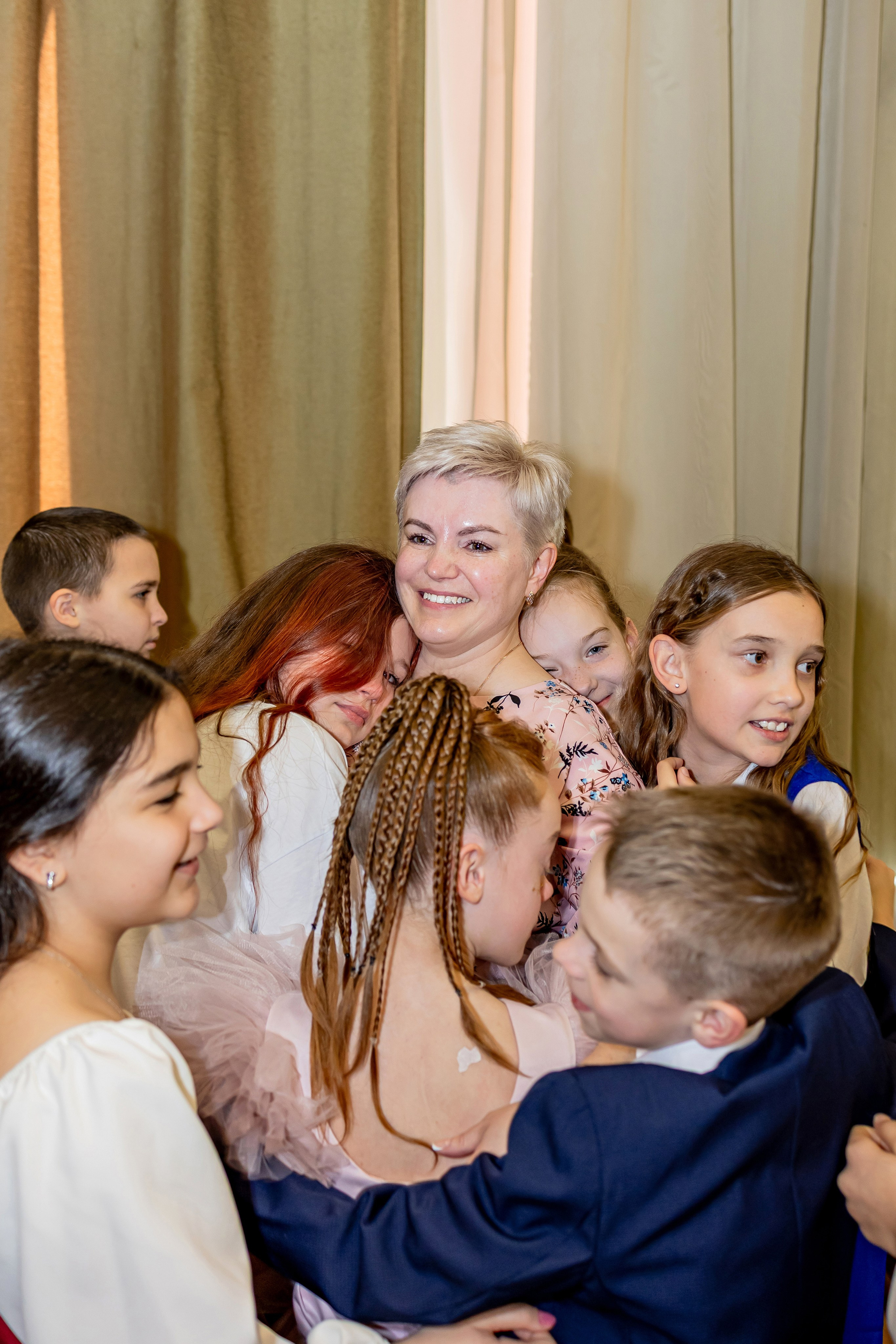 Выпускной праздник в начальной школе. Фотограф и видеограф Москва. Свадебный фотограф, видеограф. Выпускные альбомы. Оживающие альбомы