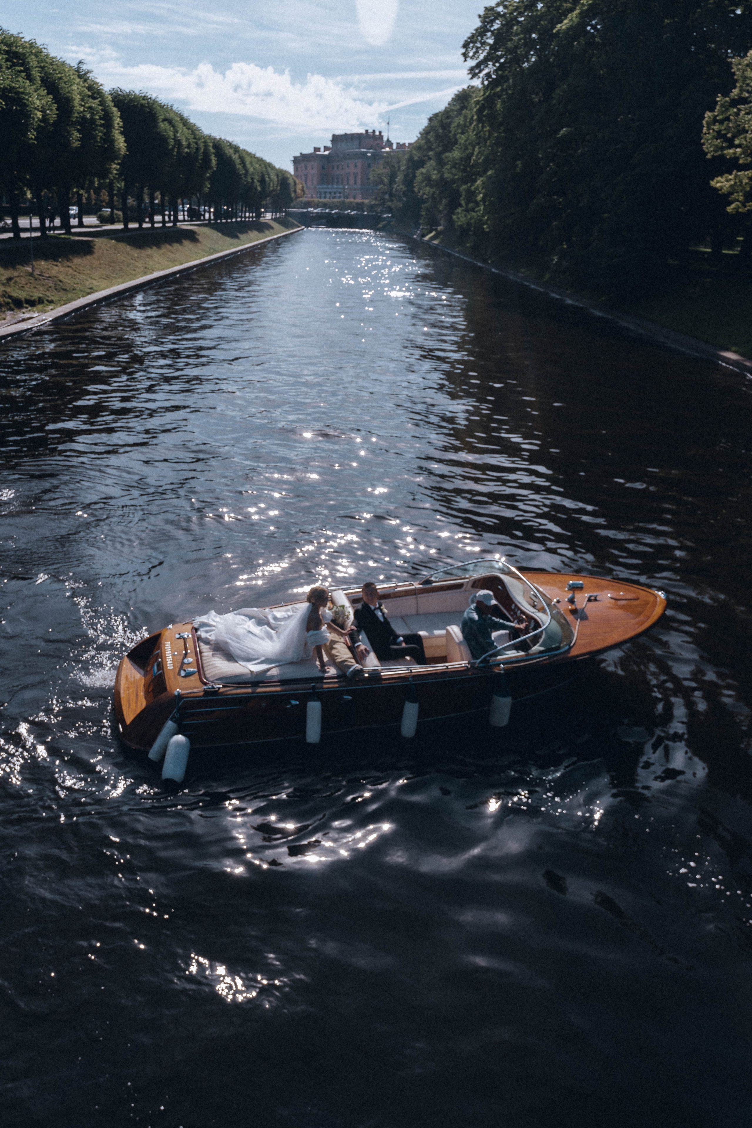 СВАДЕНБНАЯ СЬЕМКА НА КАТЕРЕ ПО КАНАЛАМ САНКТ-ПЕТЕРБУРГА И В АКВАТОРИИ НЕВЫ. Профессиональный фотограф, Санкт-Петербург — Виктория Богомолова