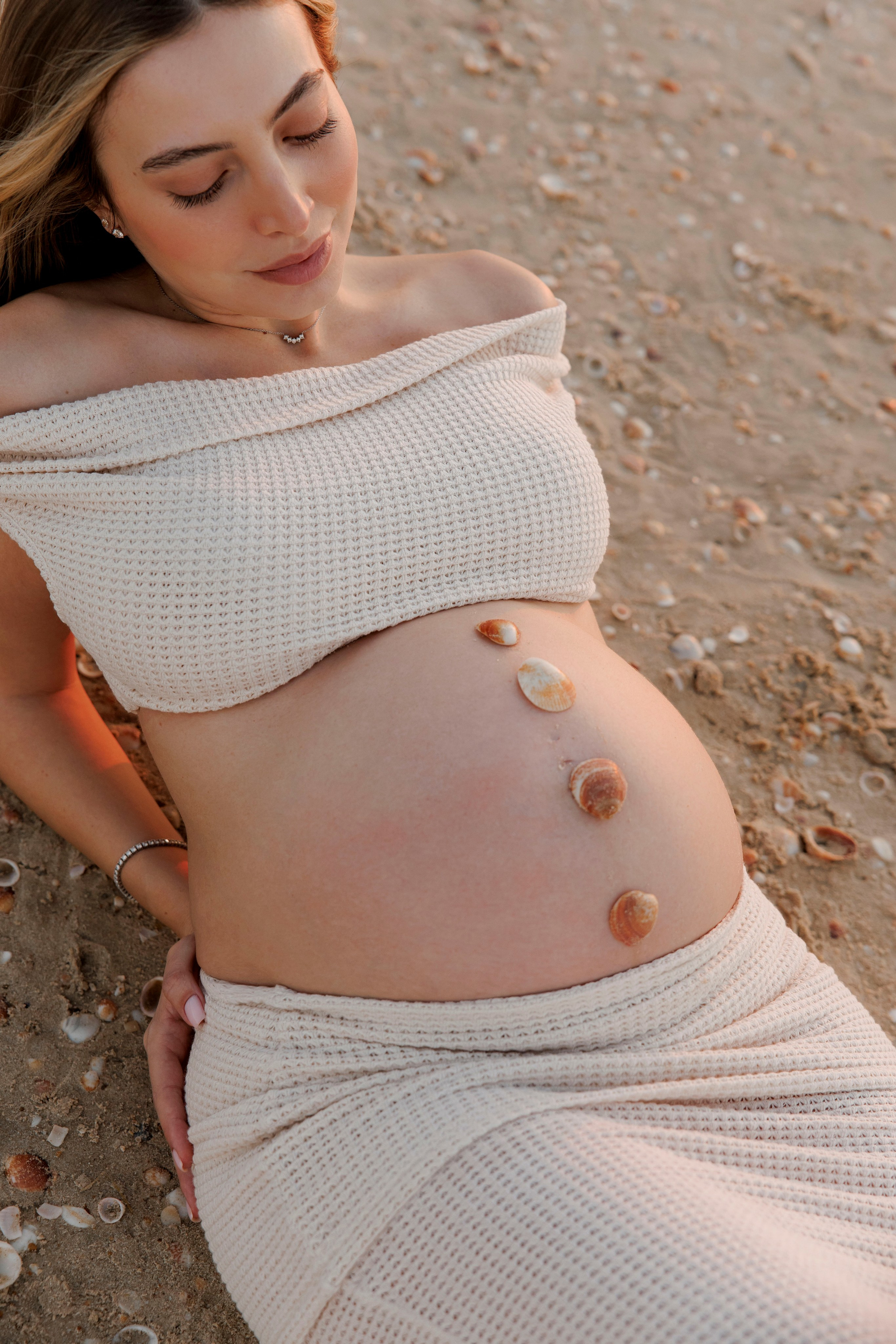 Pregnancy photoshoot near the sea. Wedding and family photographer