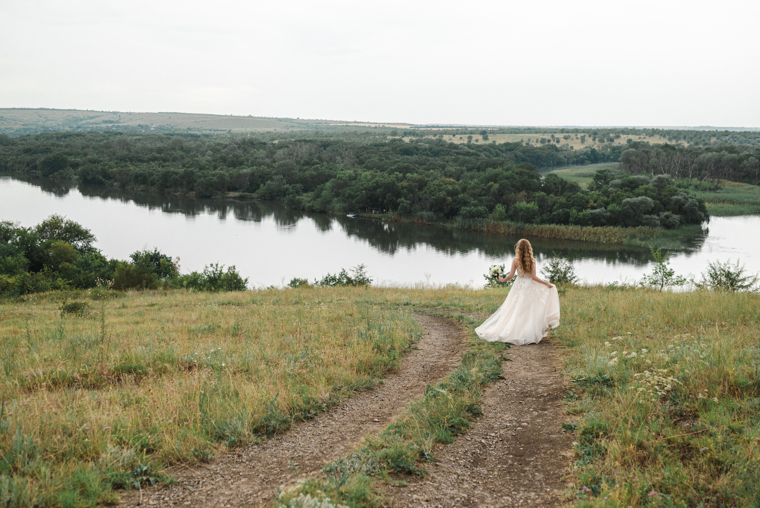 Свадебная фотосессия на природе, в парке Лога, Каменск-Шахтинский. Фотограф в Каменске-Шахтинском Ольга Сагал
