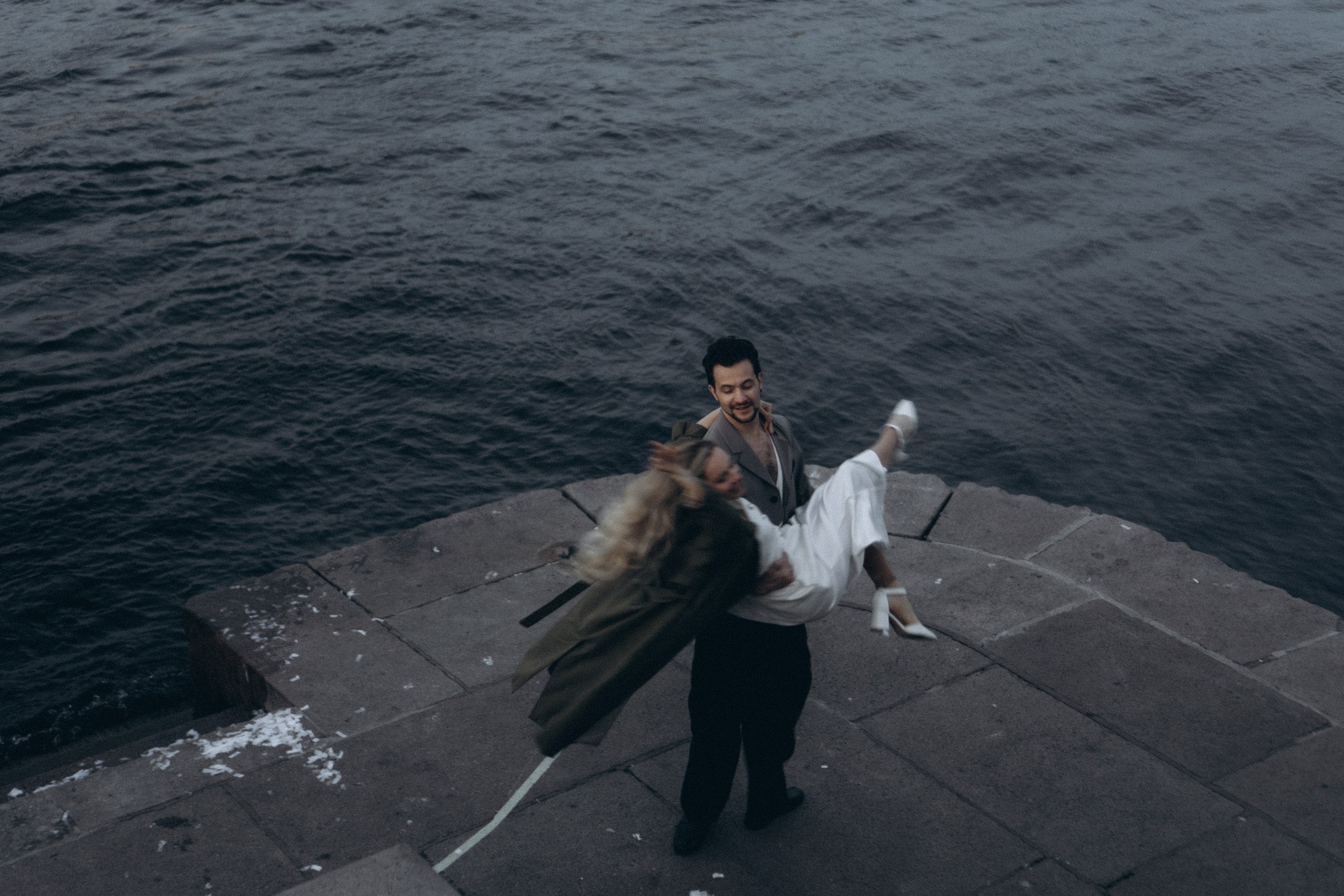 СВАДЕБНАЯ СЬЕМКА ПАРЫ НА РАССВЕТЕ В БЕЛЫЕ НОЧИ И ПРОГУЛКА С РАЗВОДНЫМИ МОСТАМИ И ПИКНИК ВОЗЛЕ ИСАКИЕВСКОГО СОБОРА. Профессиональный фотограф, Санкт-Петербург — Виктория Богомолова