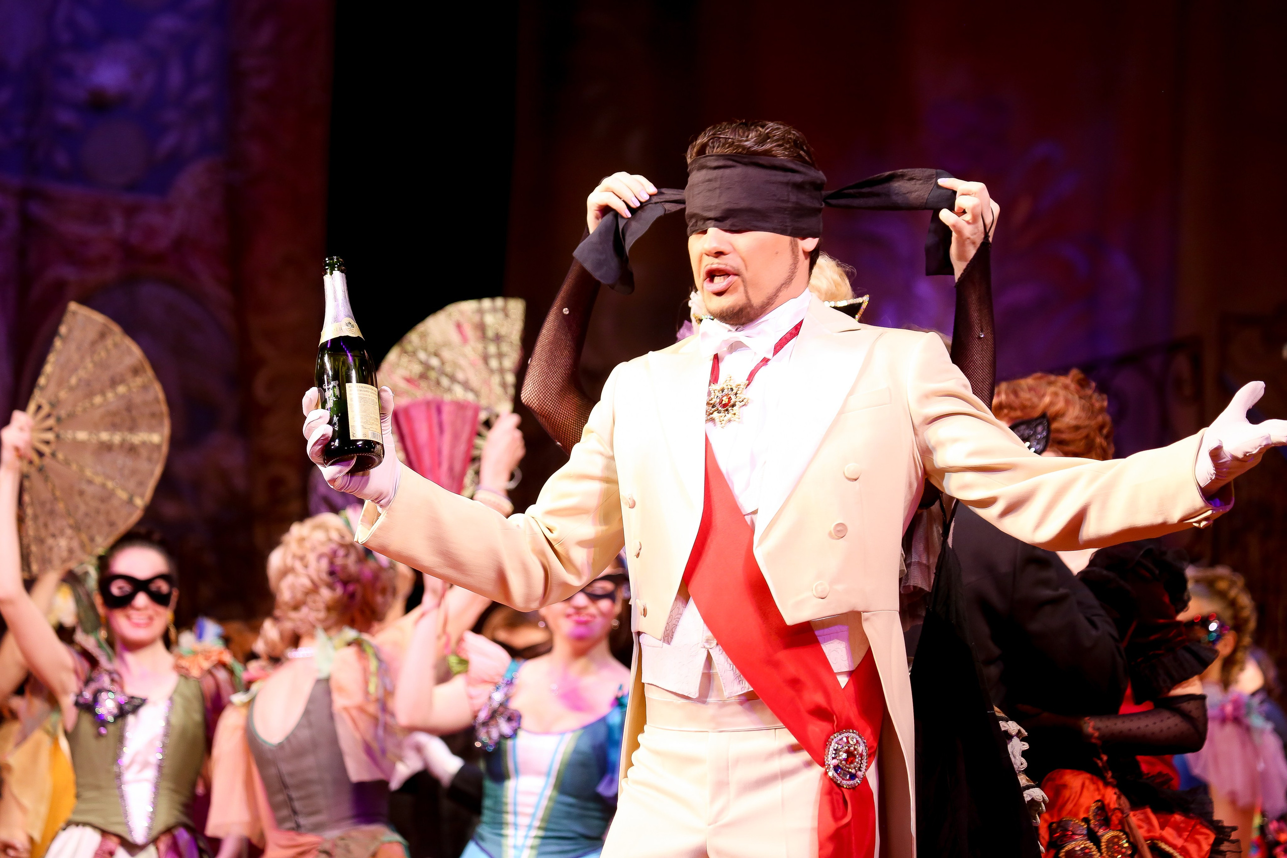 Летучая мышь в Московской оперетте. Дарья Письменюк / Darya Leitstern — фотограф, музыкант, журналист, путешественник