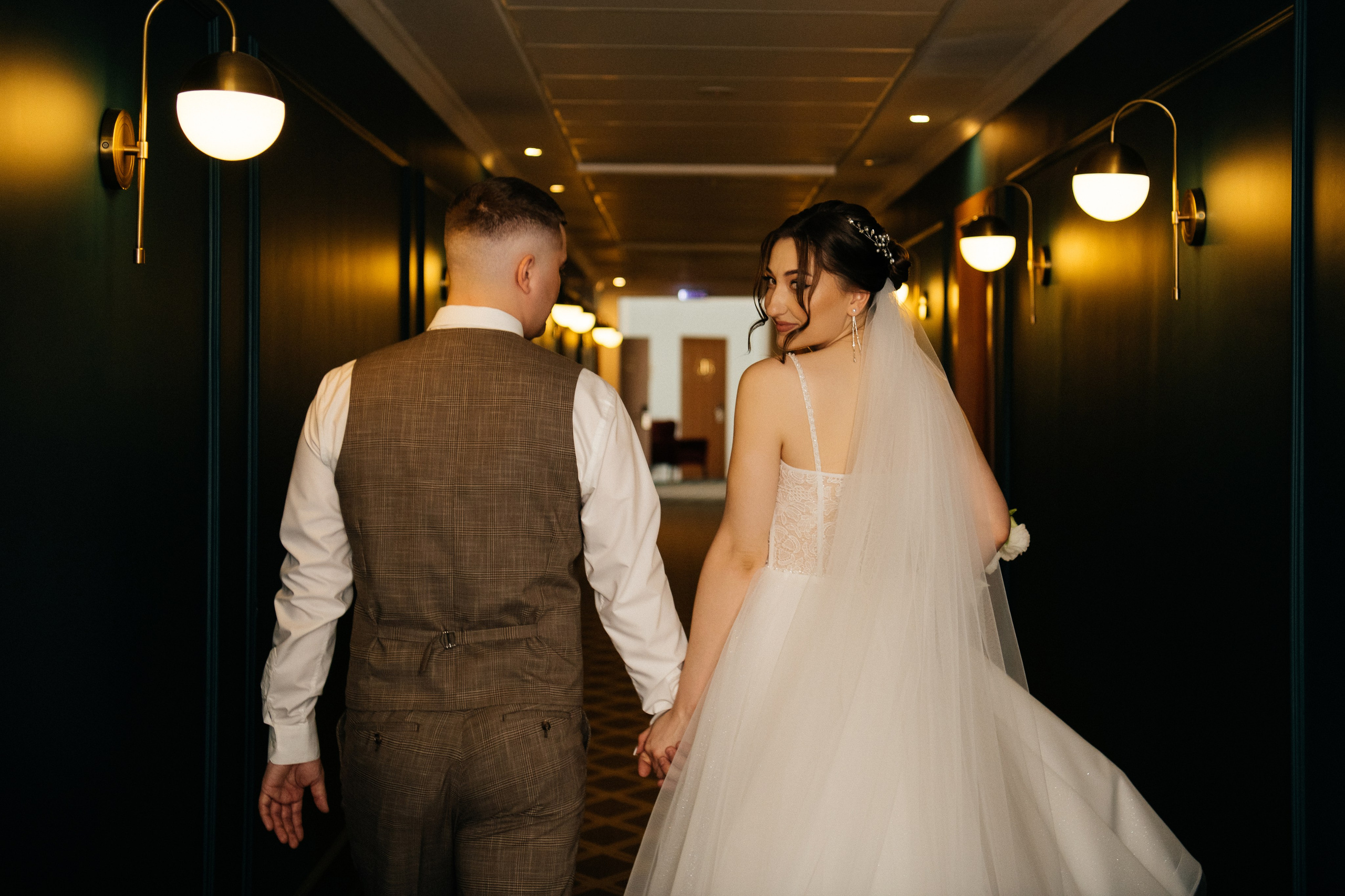 alt="Свадебная фотосессия в Барнауле. Свадебный фотограф Анна Глухова"