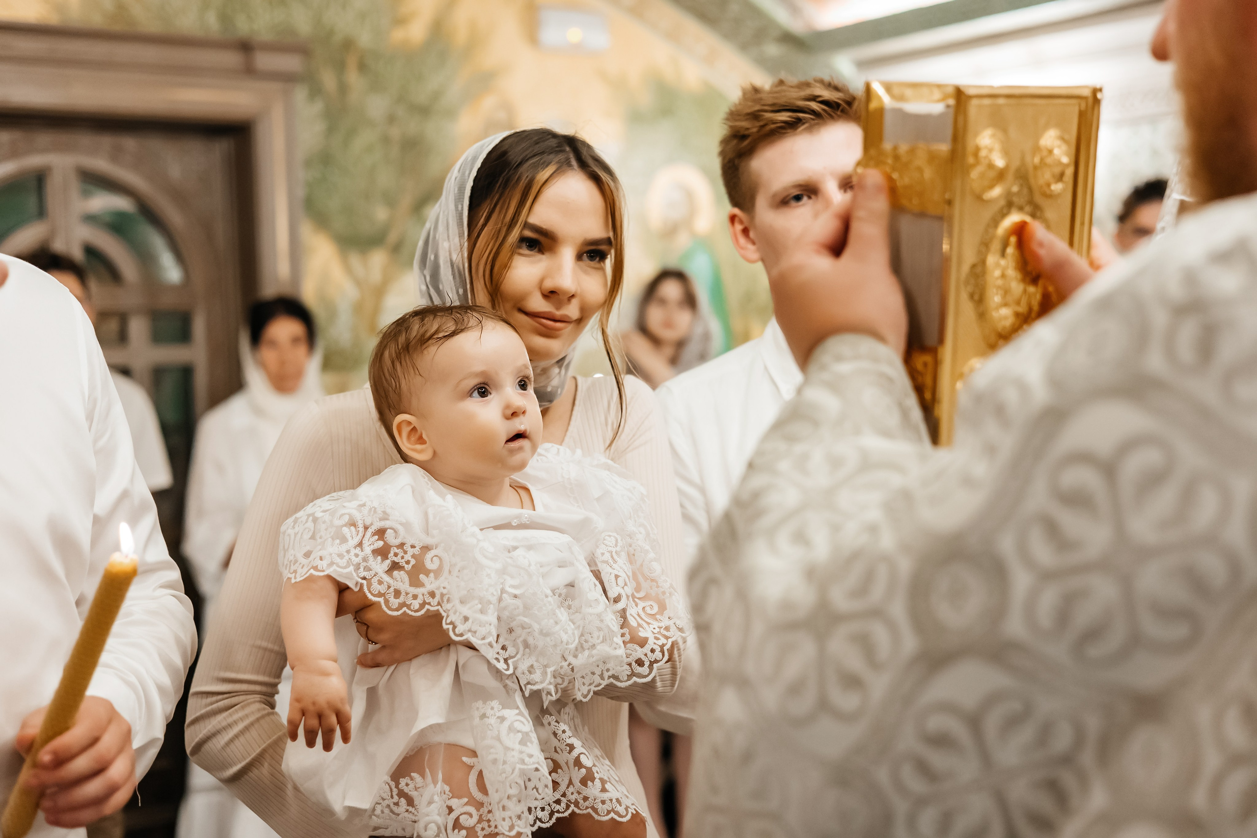 Крещение Ярославы в Сретенском монастыре. Фотограф на крещение и венчание Москва  Надежда Баланина