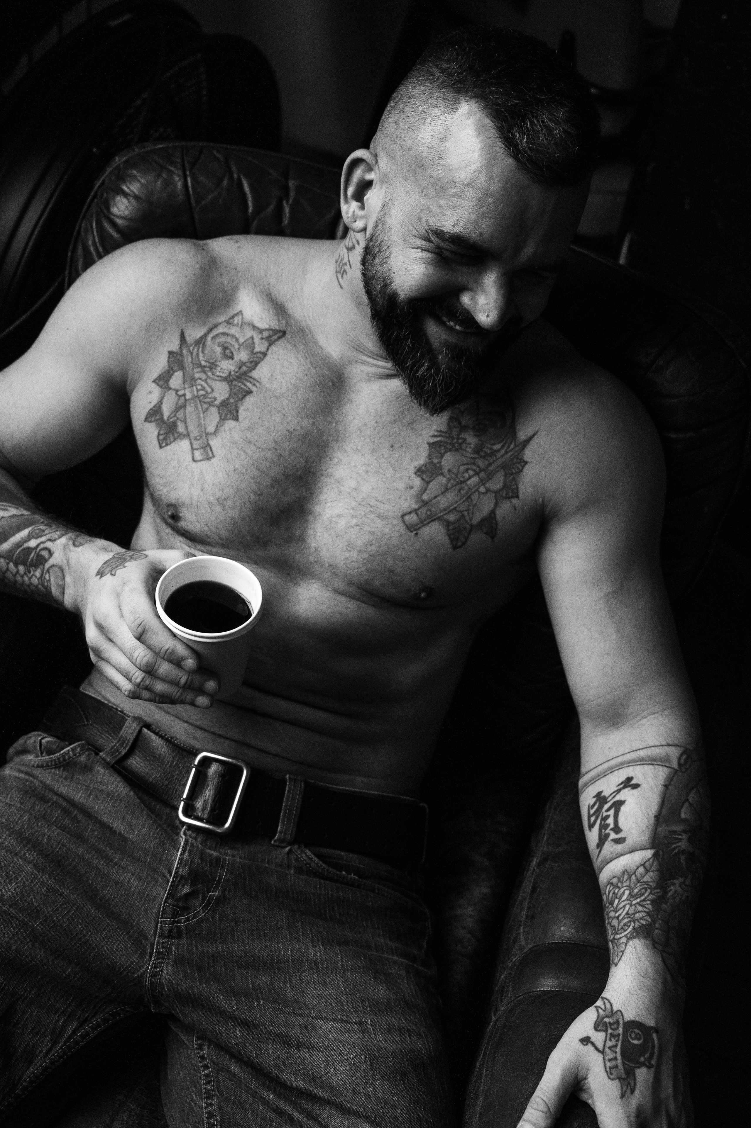 Мужской фотограф. Профессиональный фотограф беременности в СПБ. Стильные фотосессии беременности в стиле минимализм и классическая фотография