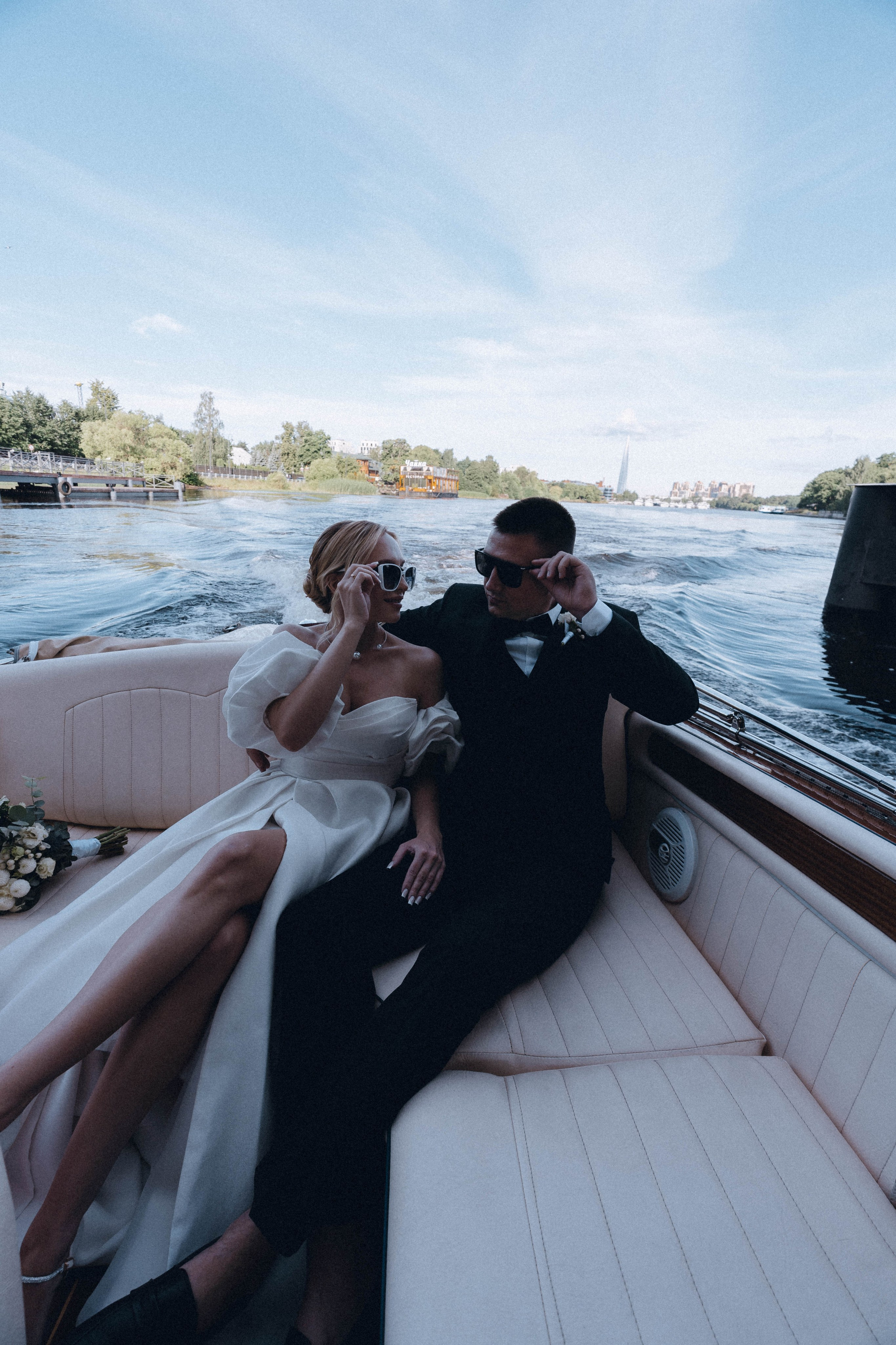 СВАДЕНБНАЯ СЬЕМКА НА КАТЕРЕ ПО КАНАЛАМ САНКТ-ПЕТЕРБУРГА И В АКВАТОРИИ НЕВЫ. Профессиональный фотограф, Санкт-Петербург — Виктория Богомолова