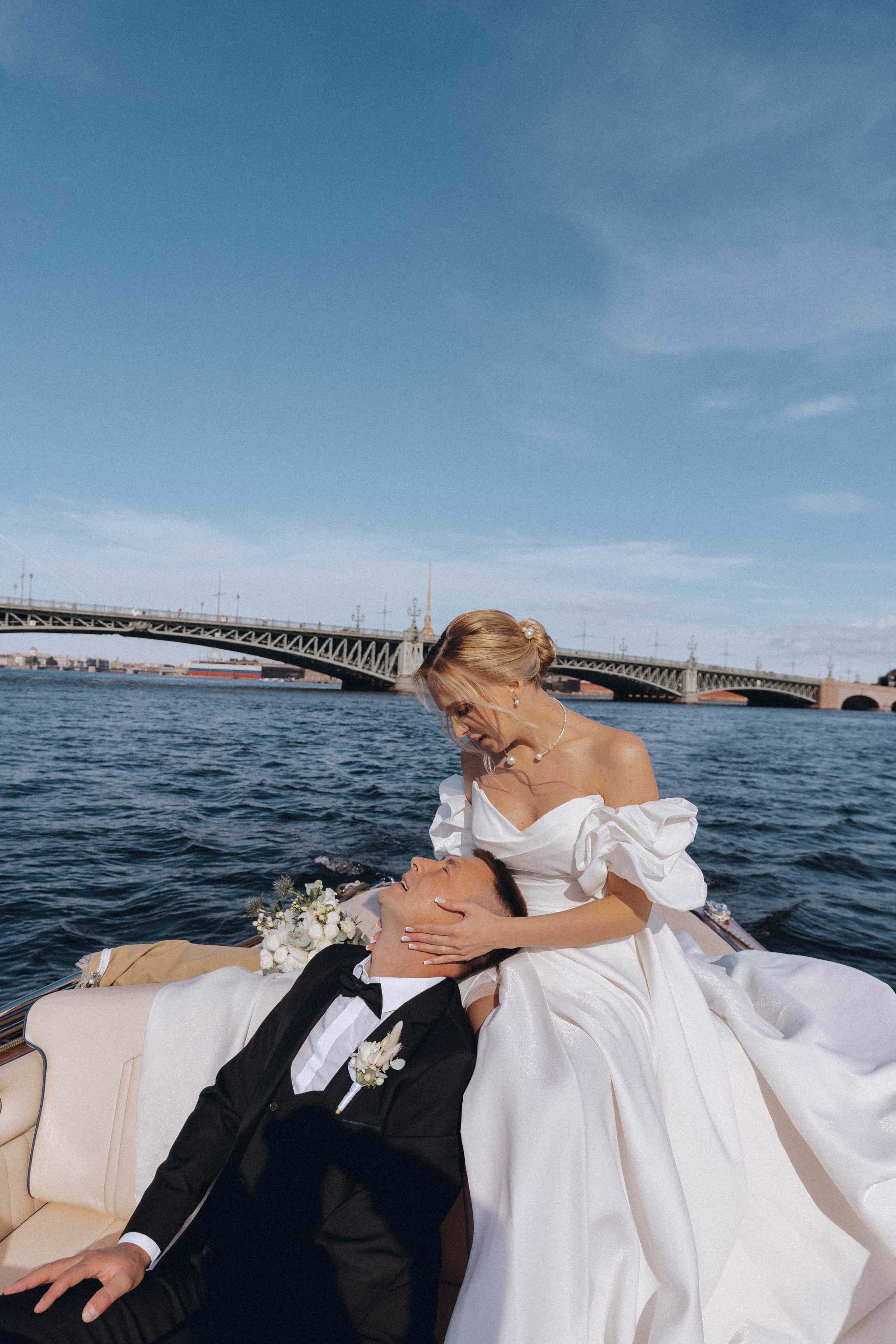 СВАДЕНБНАЯ СЬЕМКА НА КАТЕРЕ ПО КАНАЛАМ САНКТ-ПЕТЕРБУРГА И В АКВАТОРИИ НЕВЫ. Профессиональный фотограф, Санкт-Петербург — Виктория Богомолова